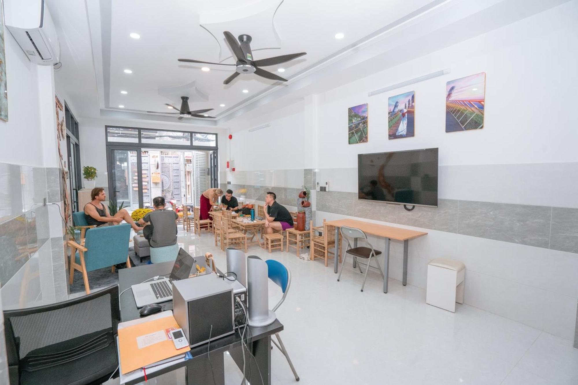 Hostel Aloha Saigon Premium By Local Travel Experts - Newly Opened, Less-touristy Location, Spacious Rooms, Glass Shower Bathroom, Free Breakfast & Walking Tour *