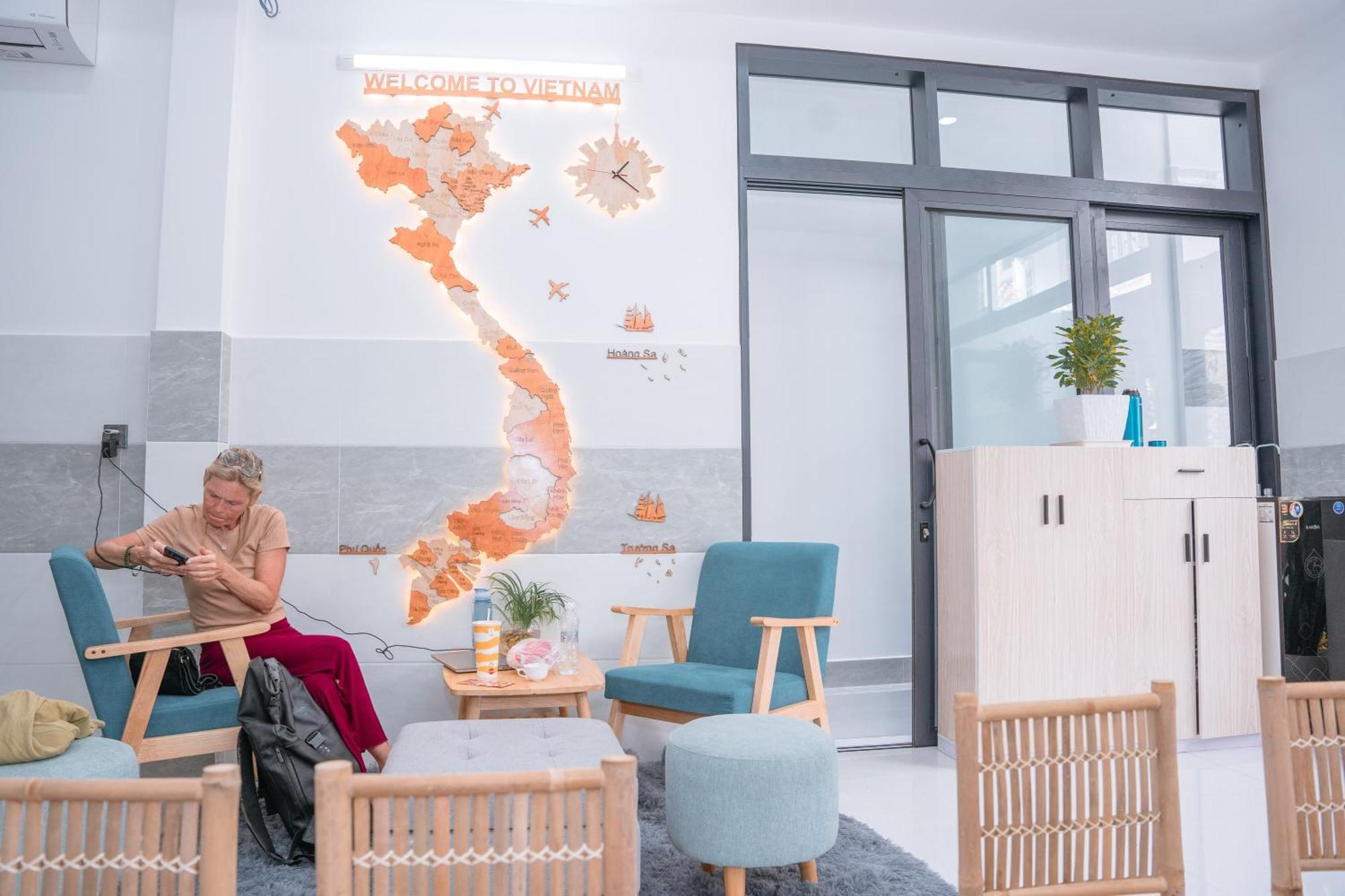 Aloha Saigon Premium By Local Travel Experts - Newly Opened, Less-touristy Location, Spacious Rooms, Glass Shower Bathroom, Free Breakfast & Walking Tour