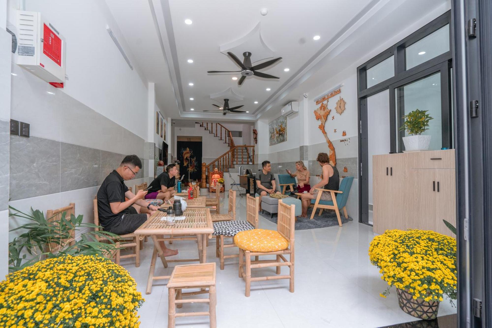 Hostel Aloha Saigon Premium By Local Travel Experts - Newly Opened, Less-touristy Location, Spacious Rooms, Glass Shower Bathroom, Free Breakfast & Walking Tour *