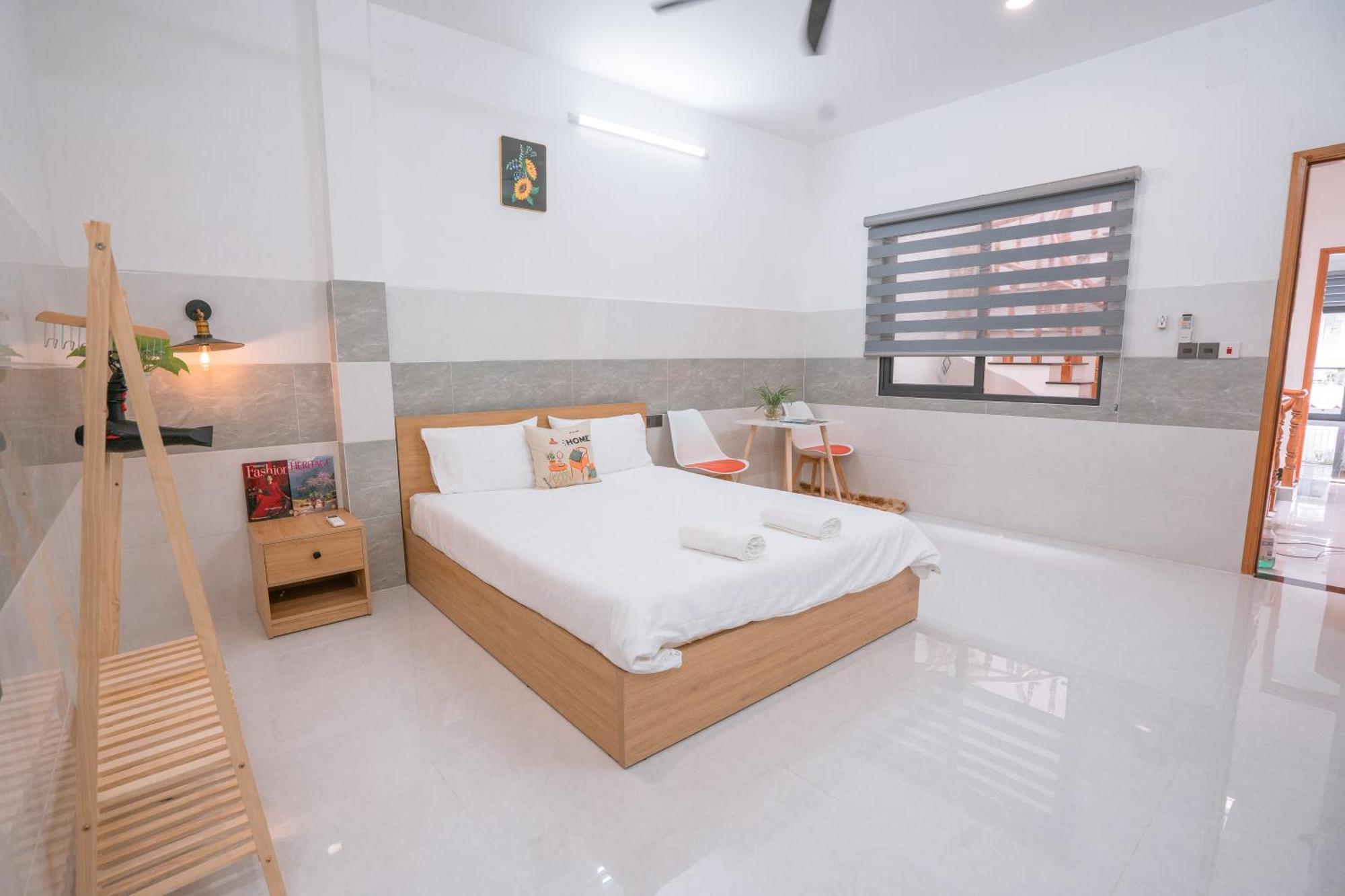 Aloha Saigon Premium By Local Travel Experts - Newly Opened, Less-touristy Location, Spacious Rooms, Glass Shower Bathroom, Free Breakfast & Walking Tour Ho Chi Minh City