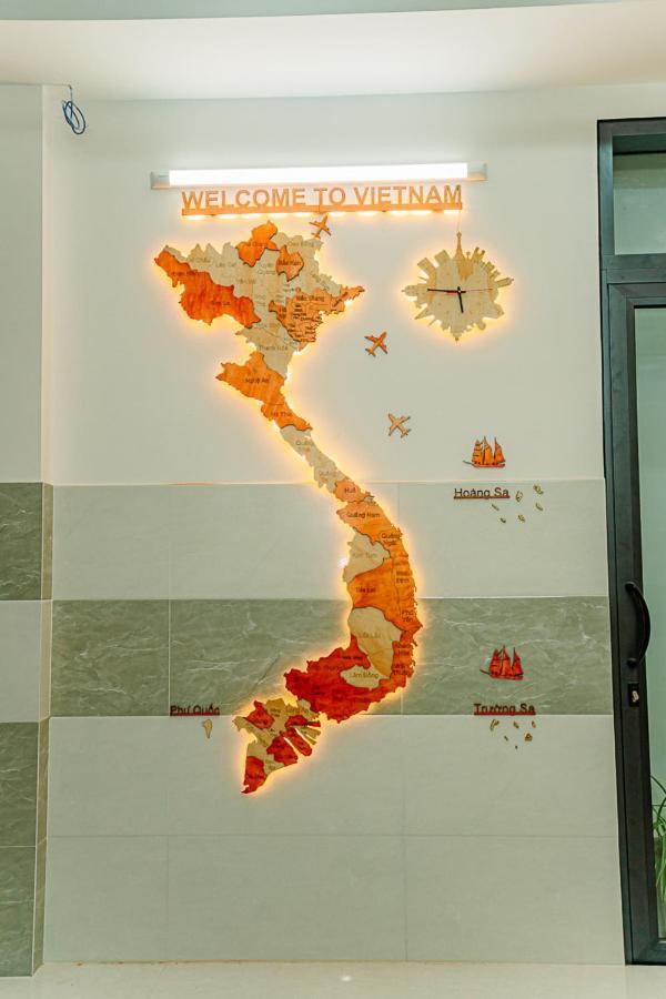 Aloha Saigon Premium By Local Travel Experts - Newly Opened, Less-touristy Location, Spacious Rooms, Glass Shower Bathroom, Free Breakfast & Walking Tour Hostel