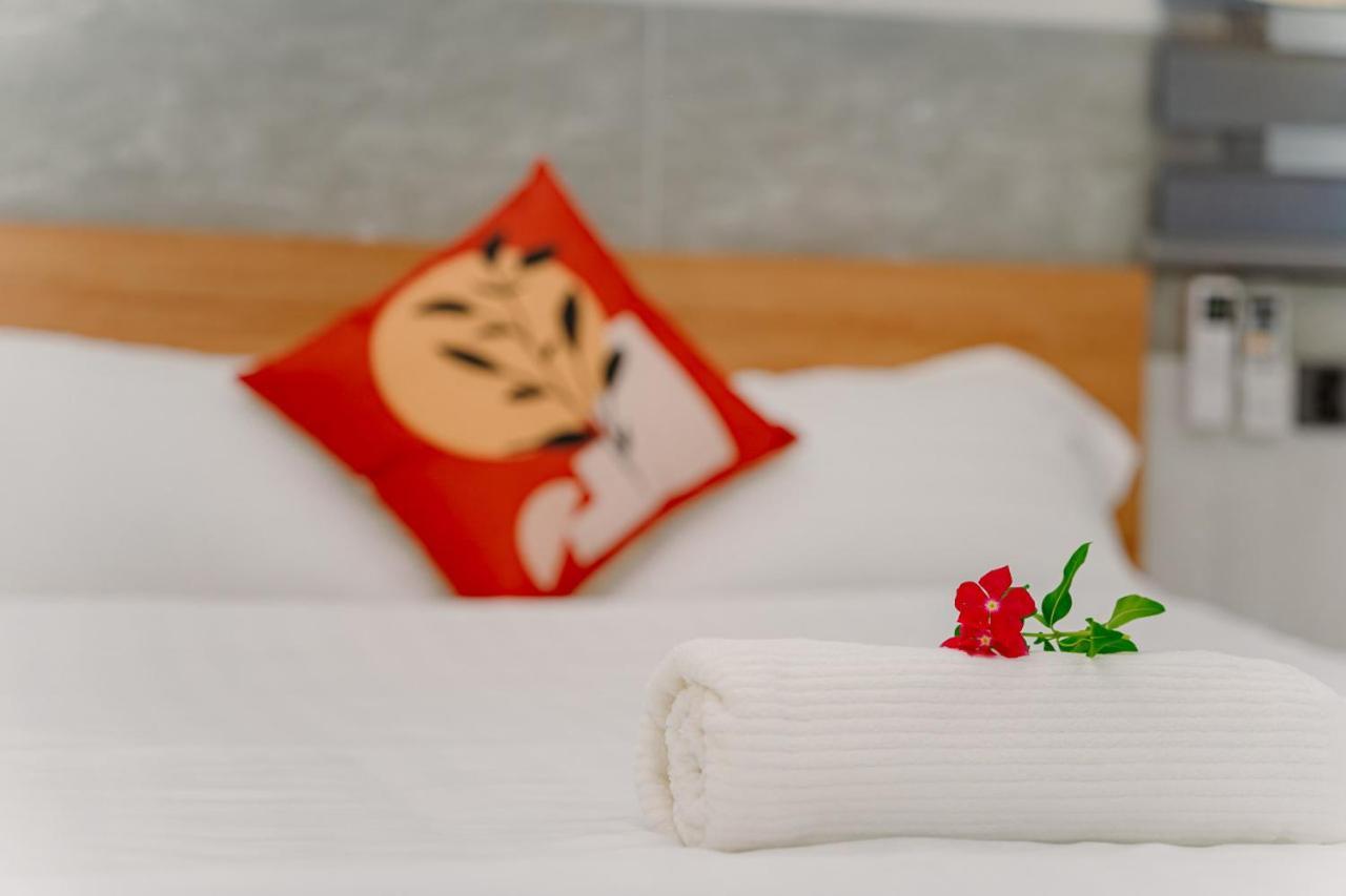 Hostel Aloha Saigon Premium By Local Travel Experts - Newly Opened, Less-touristy Location, Spacious Rooms, Glass Shower Bathroom, Free Breakfast & Walking Tour *