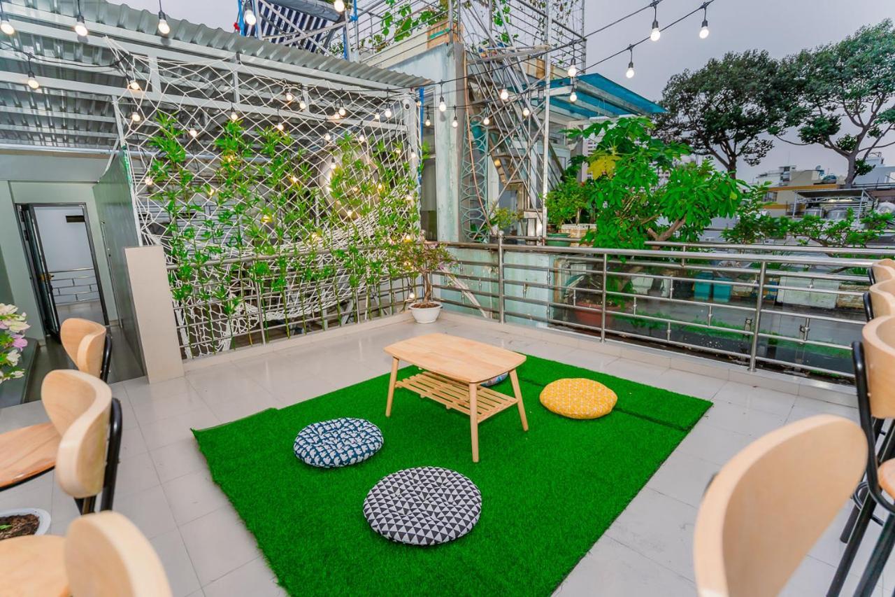 Hostel Aloha Saigon Premium By Local Travel Experts - Newly Opened, Less-touristy Location, Spacious Rooms, Glass Shower Bathroom, Free Breakfast & Walking Tour