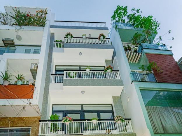 Aloha Saigon Premium By Local Travel Experts - Newly Opened, Less-touristy Location, Spacious Rooms, Glass Shower Bathroom, Free Breakfast & Walking Tour