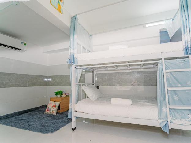Aloha Saigon Premium By Local Travel Experts - Newly Opened, Less-touristy Location, Spacious Rooms, Glass Shower Bathroom, Free Breakfast & Walking Tour Hostel *