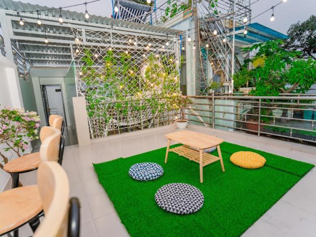 Aloha Saigon Premium By Local Travel Experts - Newly Opened, Less-touristy Location, Spacious Rooms, Glass Shower Bathroom, Free Breakfast & Walking Tour Hostel