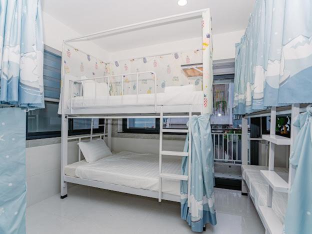 Aloha Saigon Premium By Local Travel Experts - Newly Opened, Less-touristy Location, Spacious Rooms, Glass Shower Bathroom, Free Breakfast & Walking Tour Hostel *