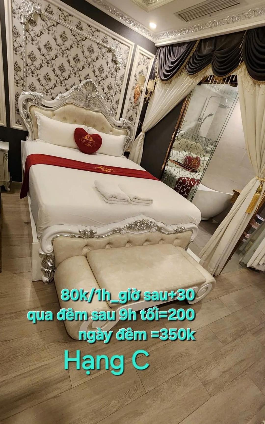 Rosa Love hotel *