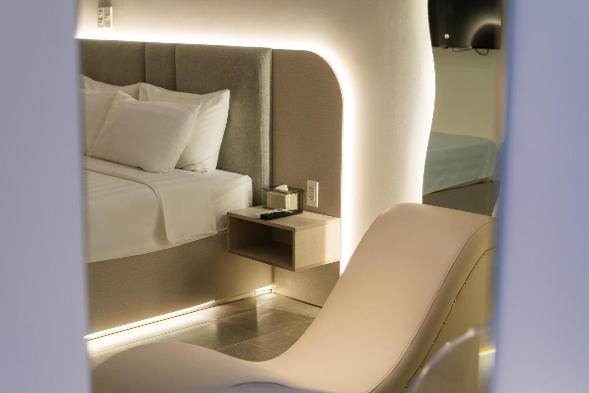 Hotel Dao Tien - Mai Xuan Thuong *