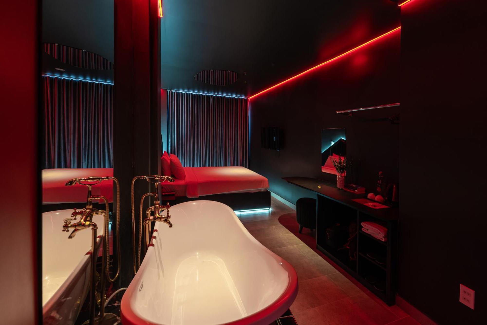 Hotel Dao Tien - Mai Xuan Thuong *