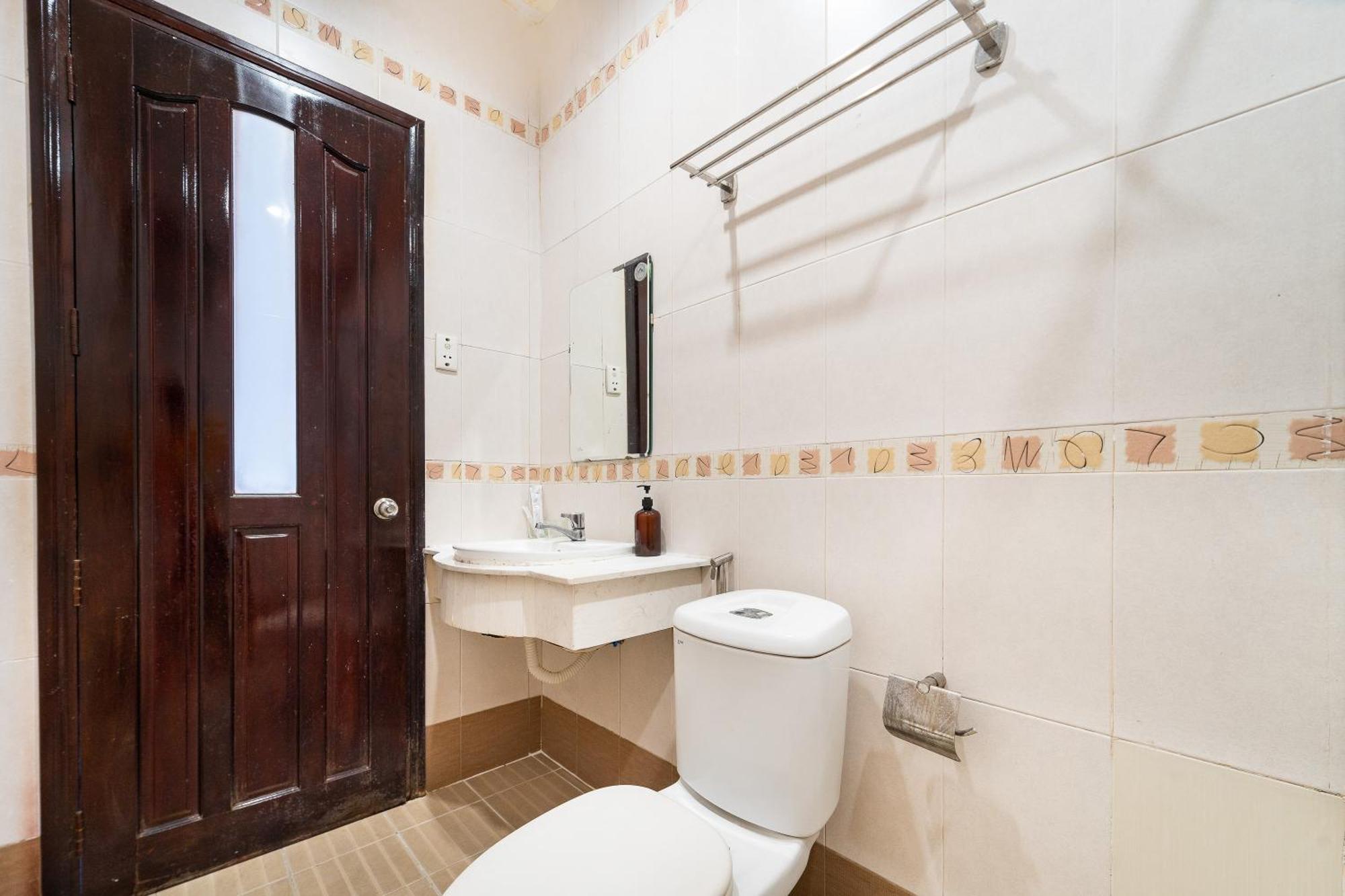 Hotel Collection O District 10 Near Hanh Hospital Formerly Lan Rung Ho Chi Minh City