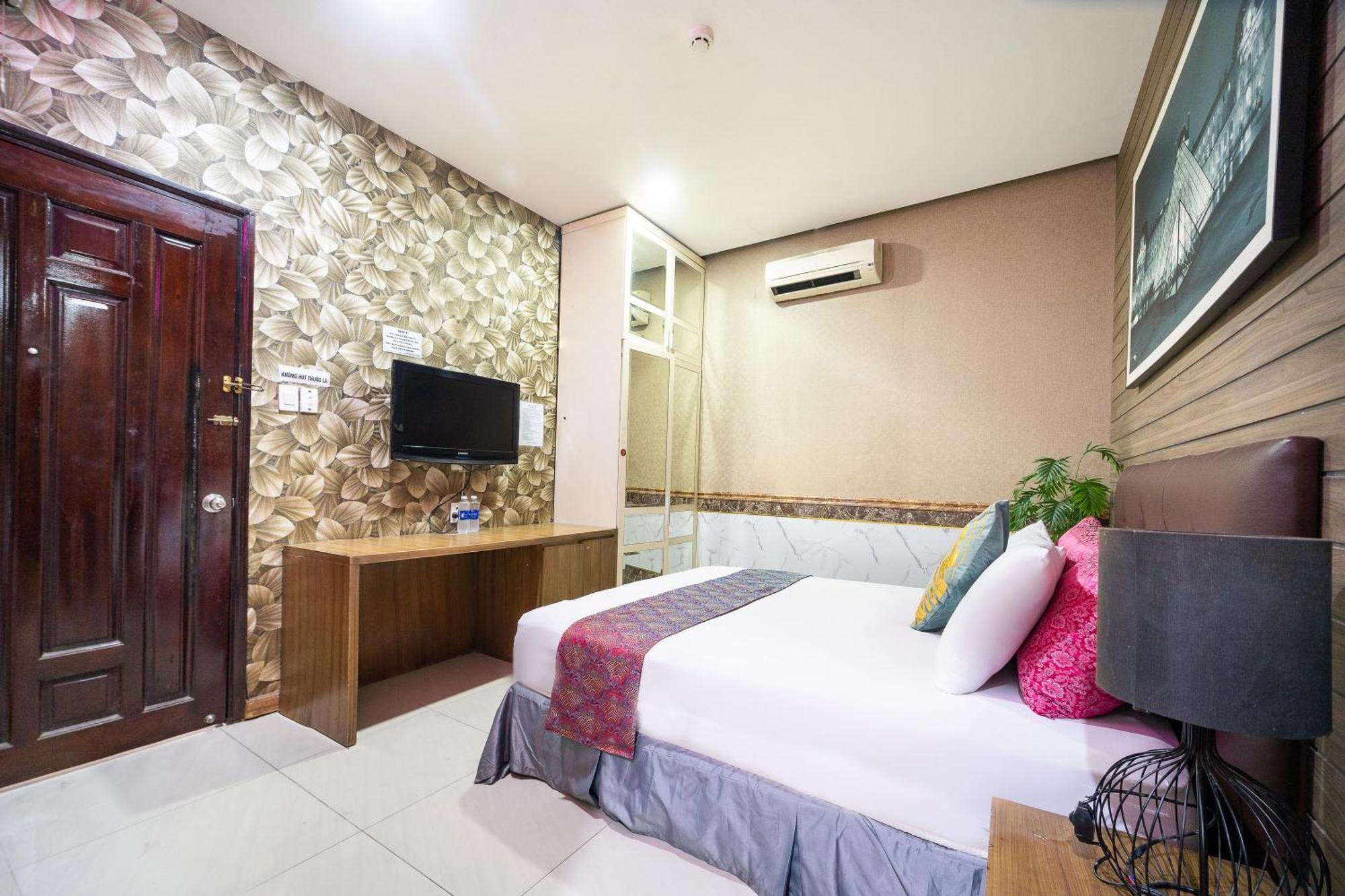 Collection O District 10 Near Hanh Hospital Formerly Lan Rung 3*