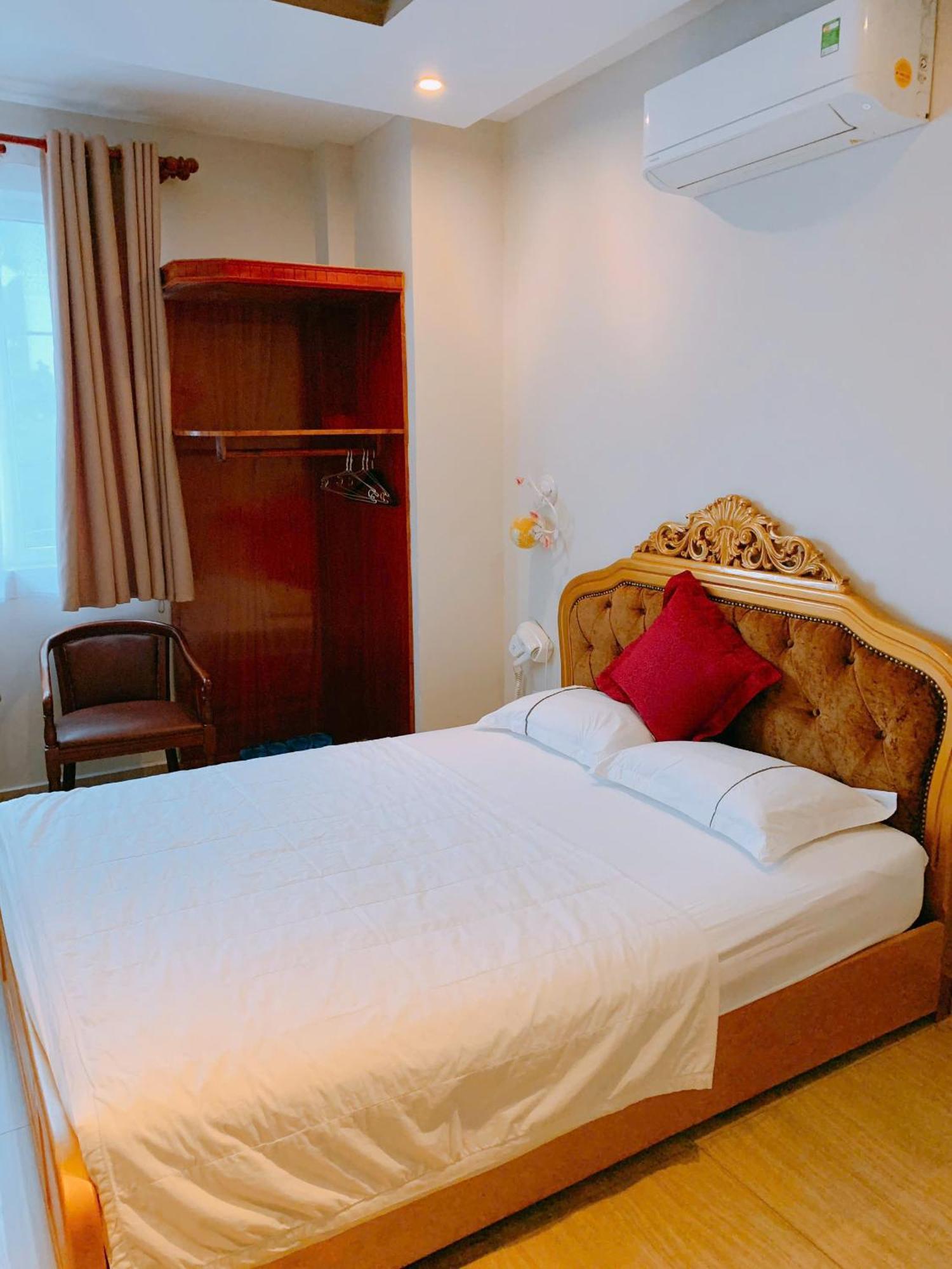 Royal Hotel