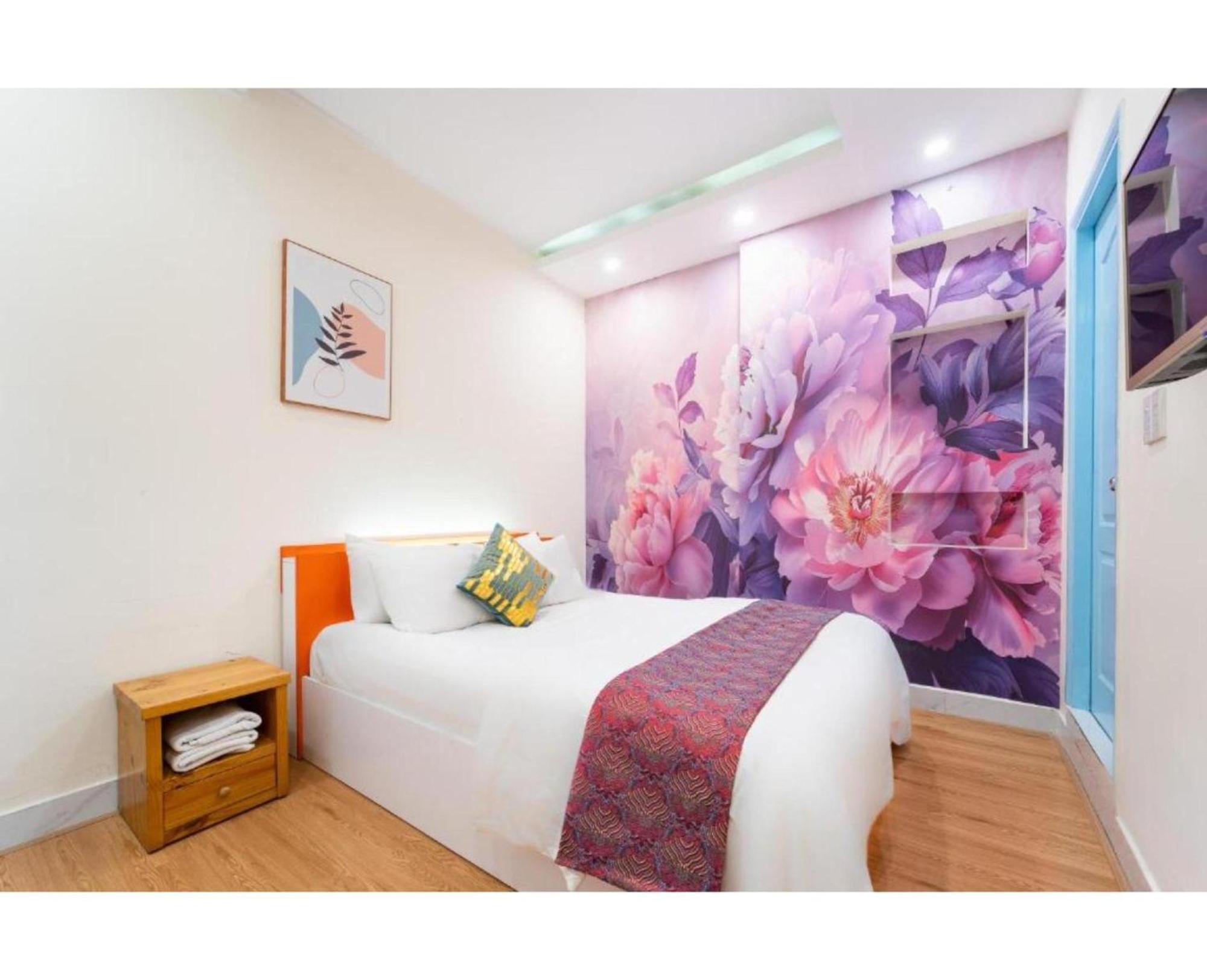Townhouse Oak Near International Airport, District Tan Binh Apartment *