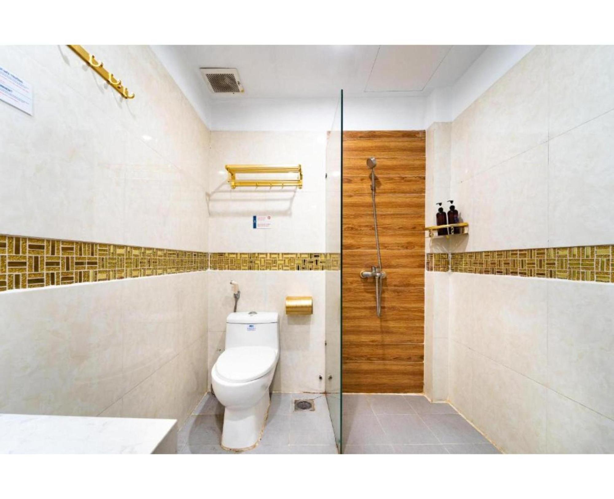 Townhouse Oak Near International Airport, District Tan Binh