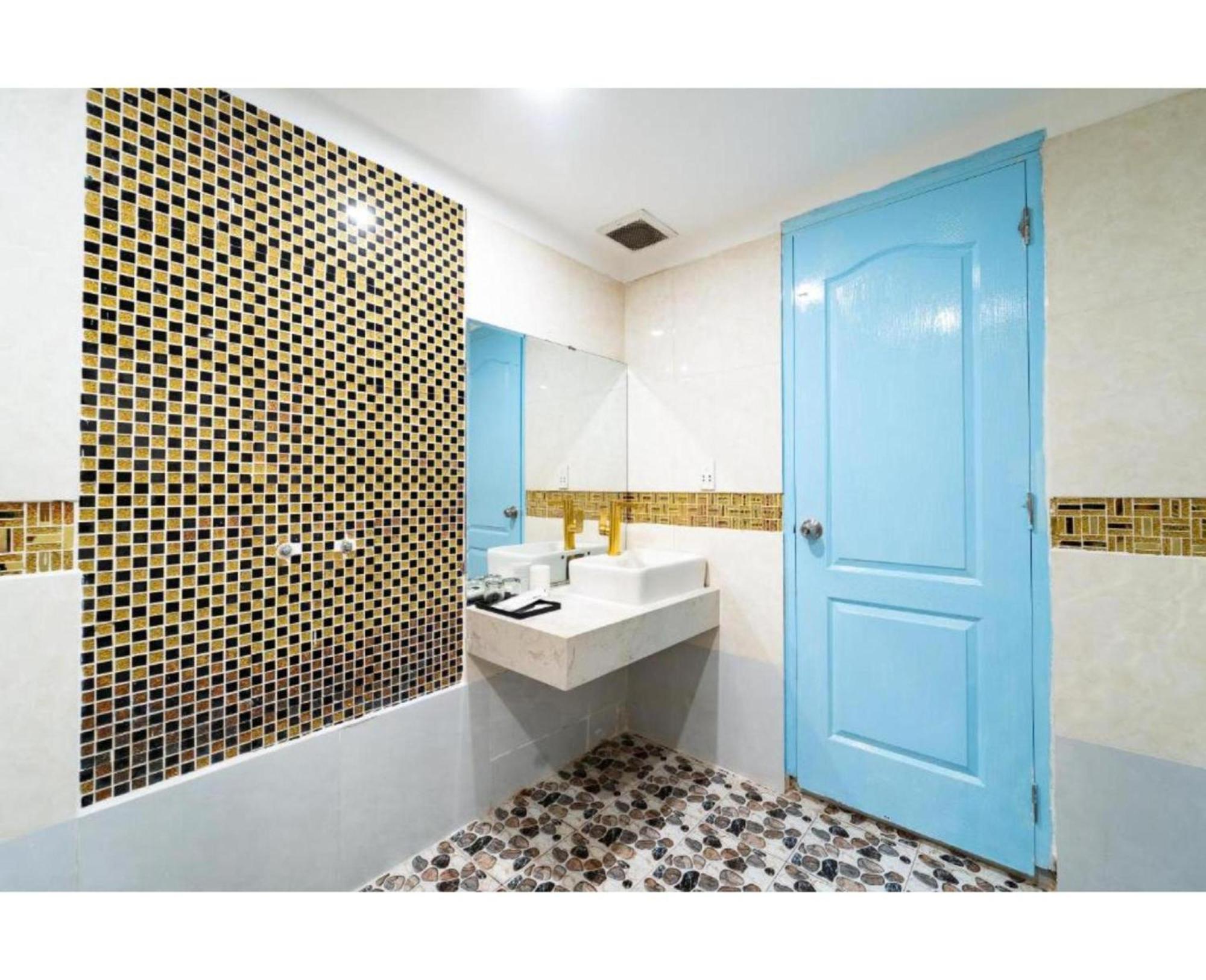 Townhouse Oak Near International Airport, District Tan Binh