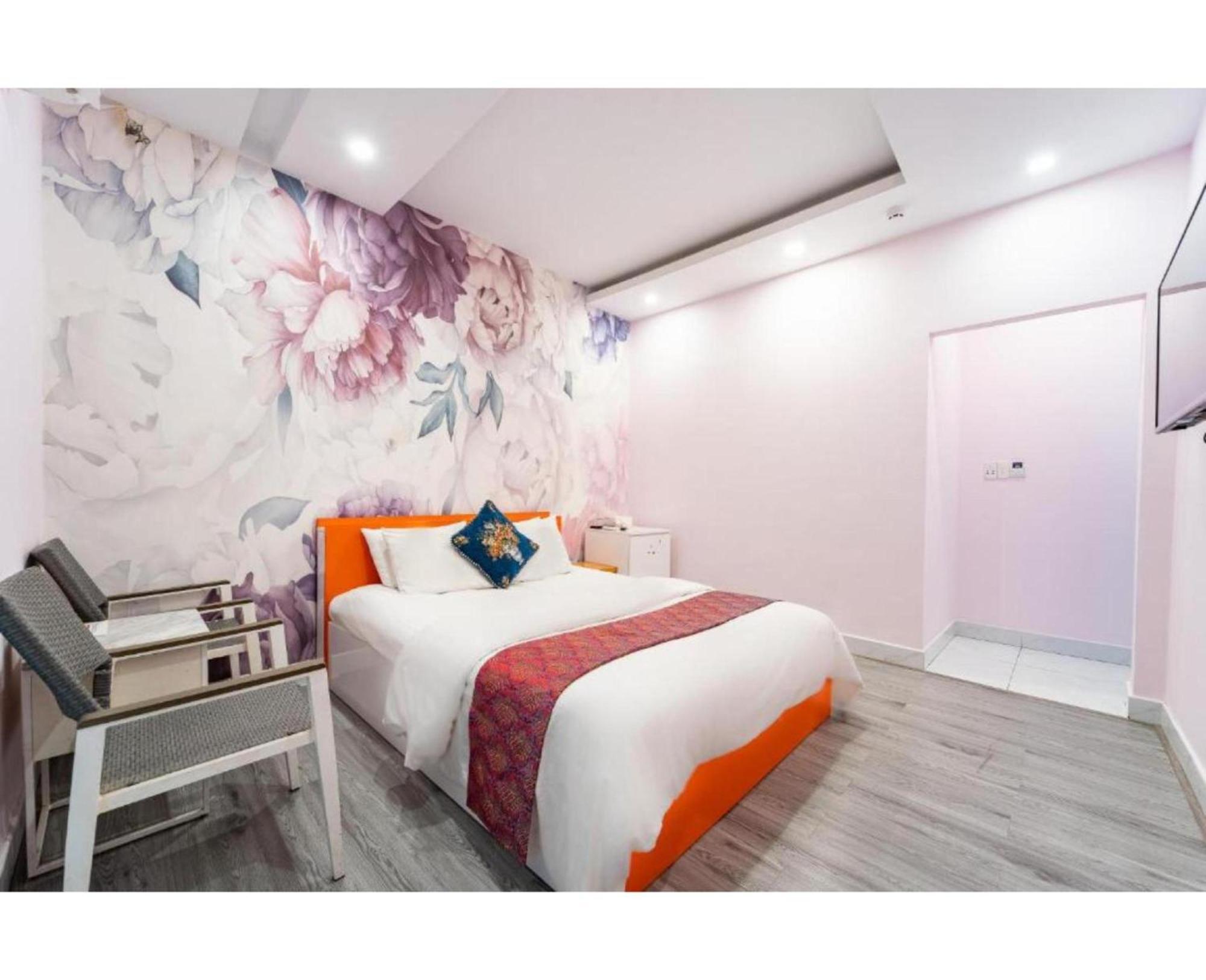 Townhouse Oak Near International Airport, District Tan Binh Apartment