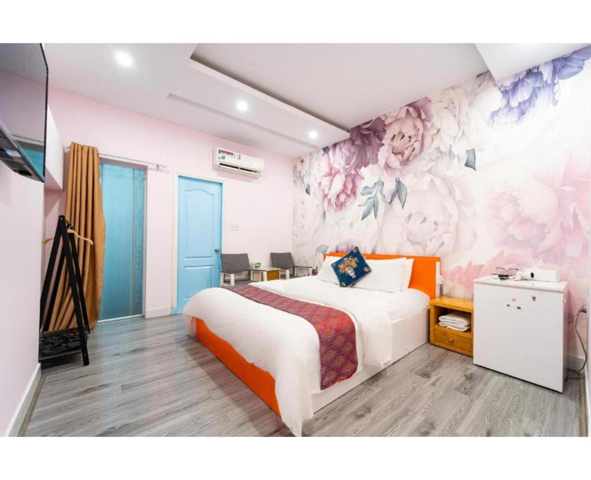 Townhouse Oak Near International Airport, District Tan Binh Apartment *