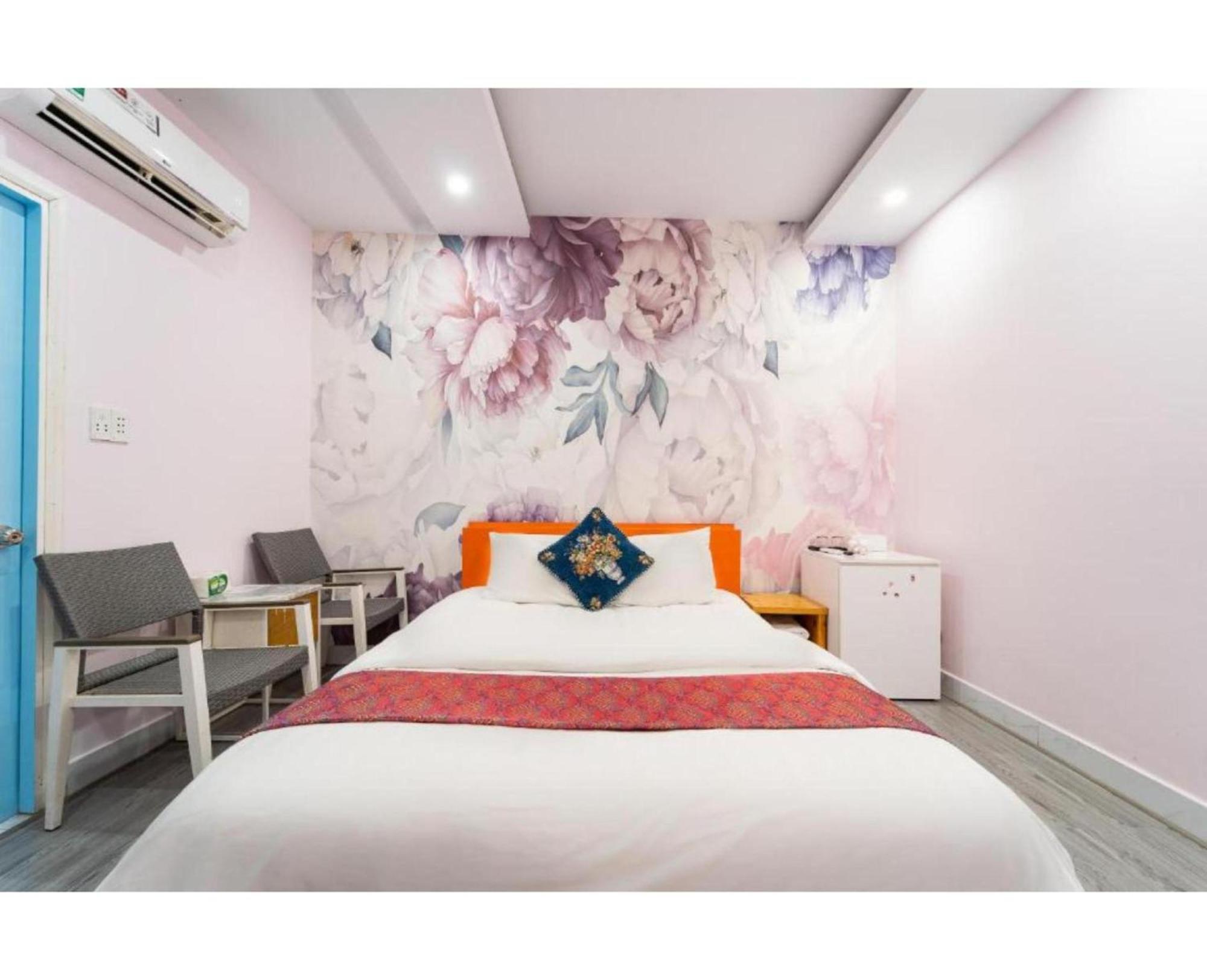 Townhouse Oak Near International Airport, District Tan Binh Apartment