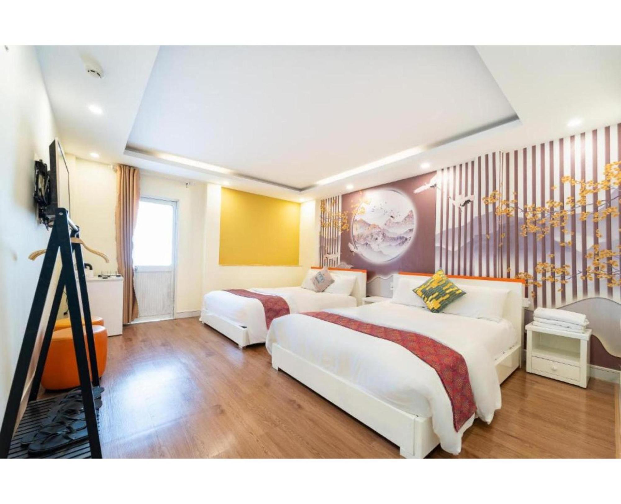 Townhouse Oak Near International Airport, District Tan Binh *