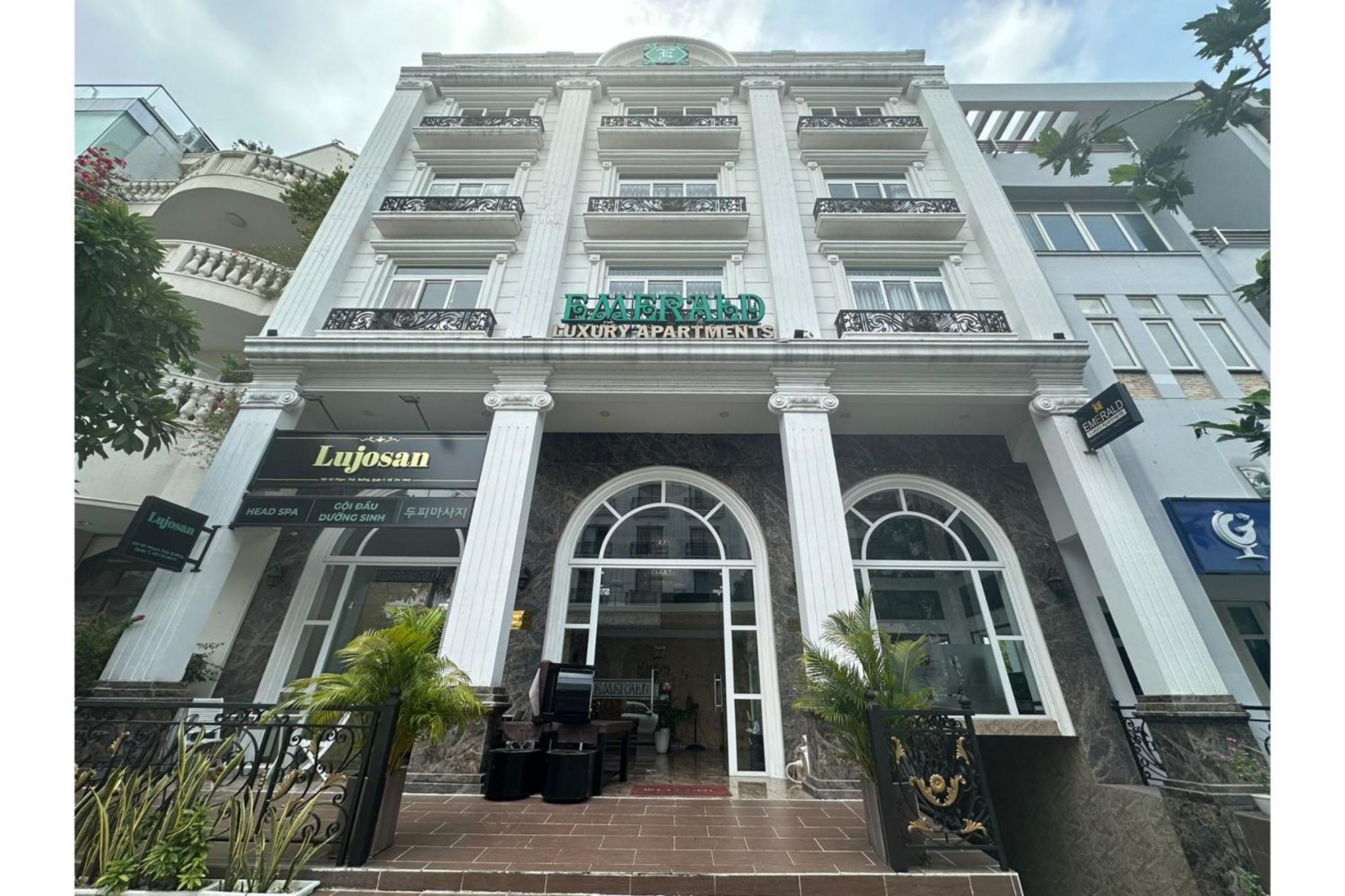 Dancentre Luxury Near Secc Formerly Emerald & Apartment *