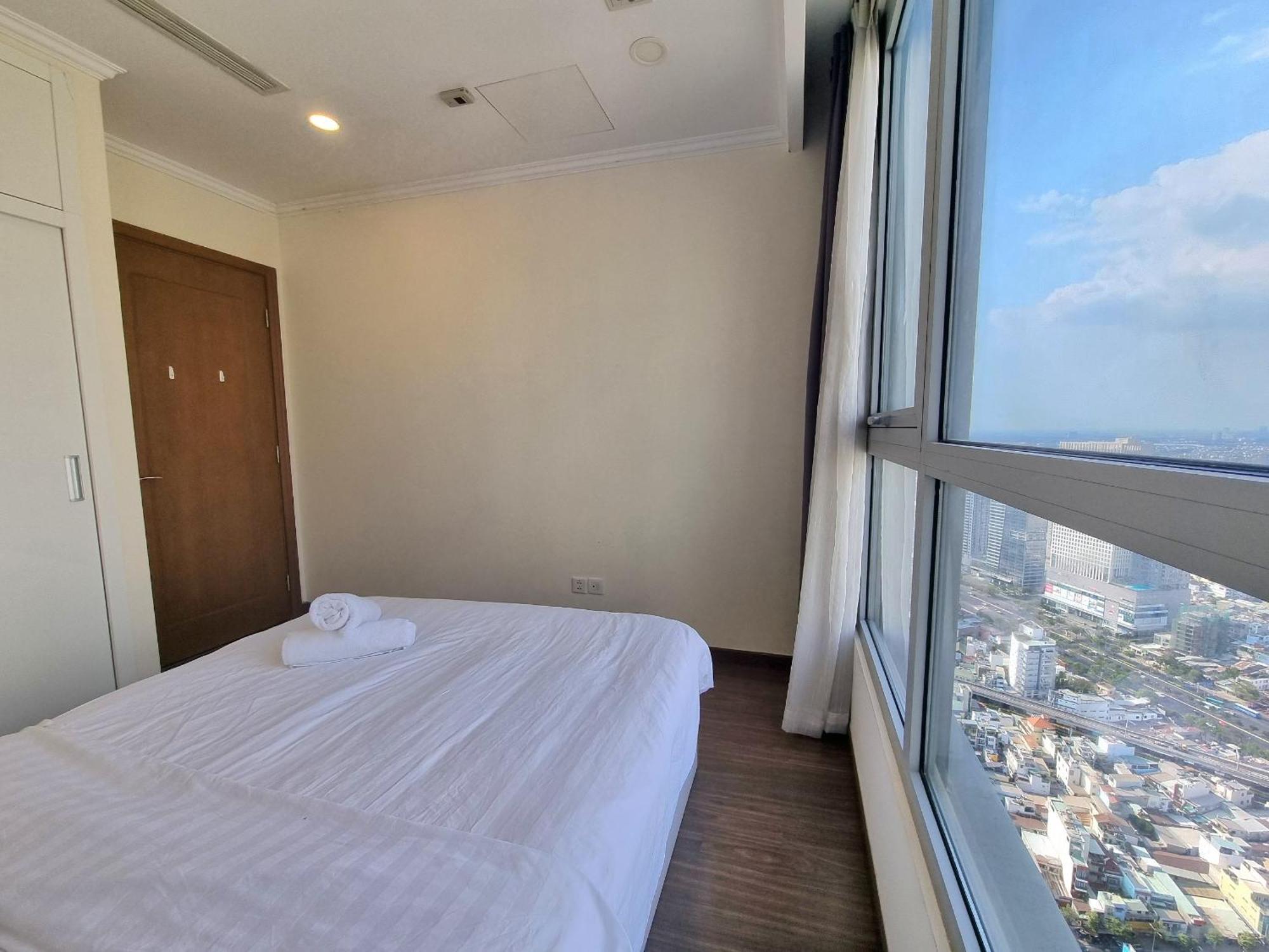 Modern Apartments In Rivergate Apartment *