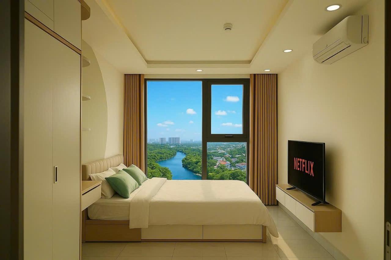 The Has 2 Bedrooms, 2 Bathrooms, 1 Kitchen, 1 Living Room, 1 Laundry Room, 1 Balcony, 1 Swimming Pool - District 7 * TP. Hồ Chí Minh