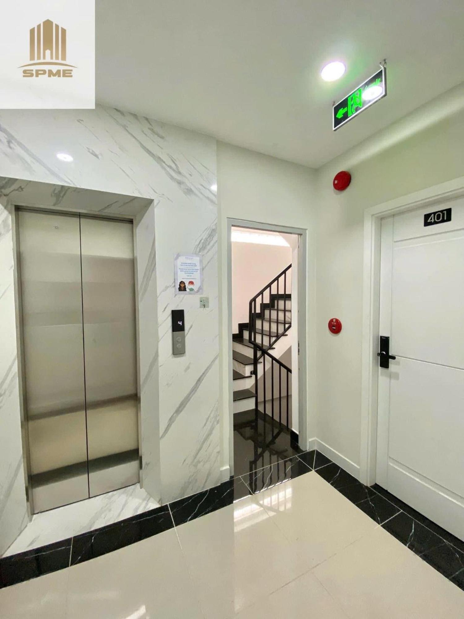 302 Modern With Balcony & Kitchen Apartment