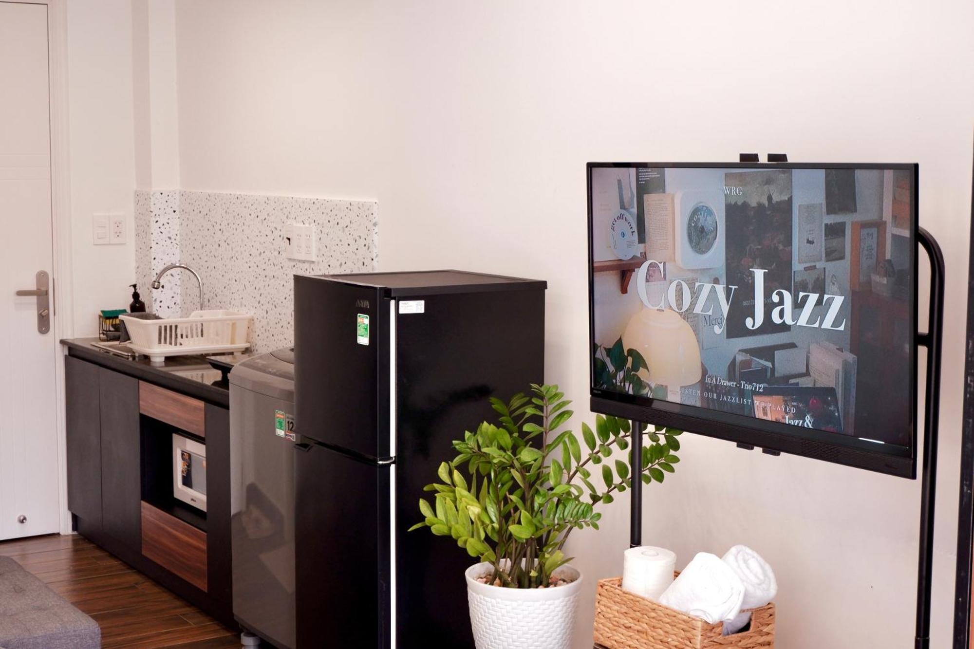 Cozy Minimalist Near Bui Vien Walking Street, District 1 Apartment