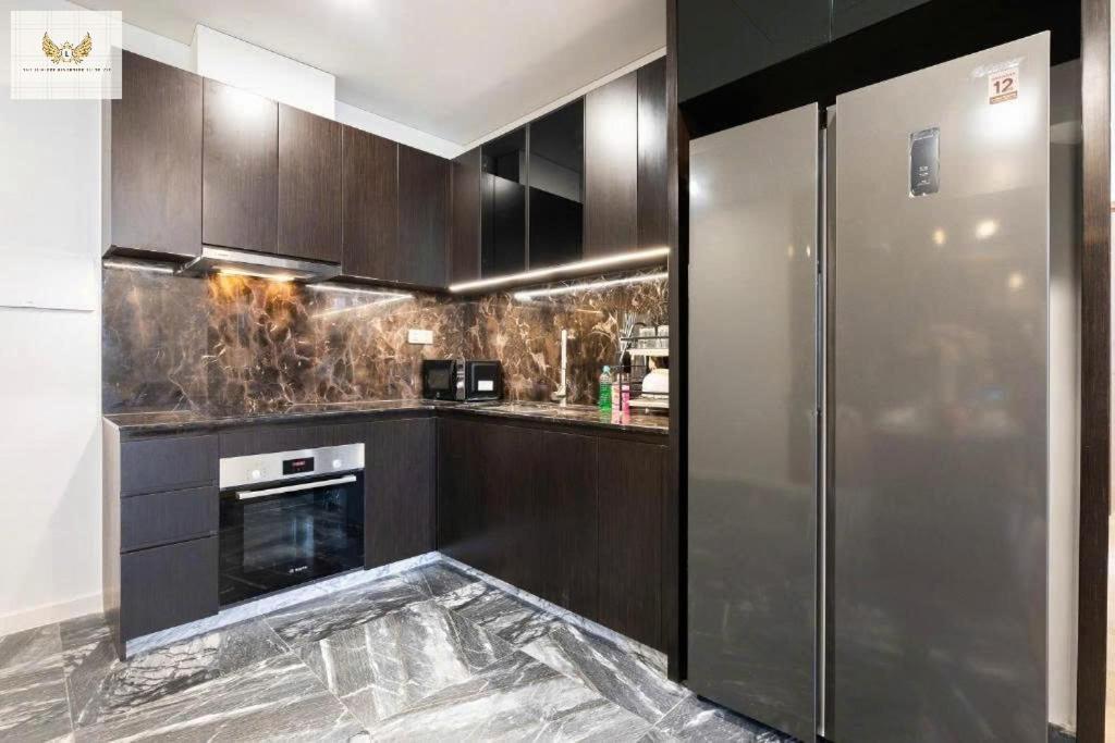 The Lumiere Riverside Vip Apartment *