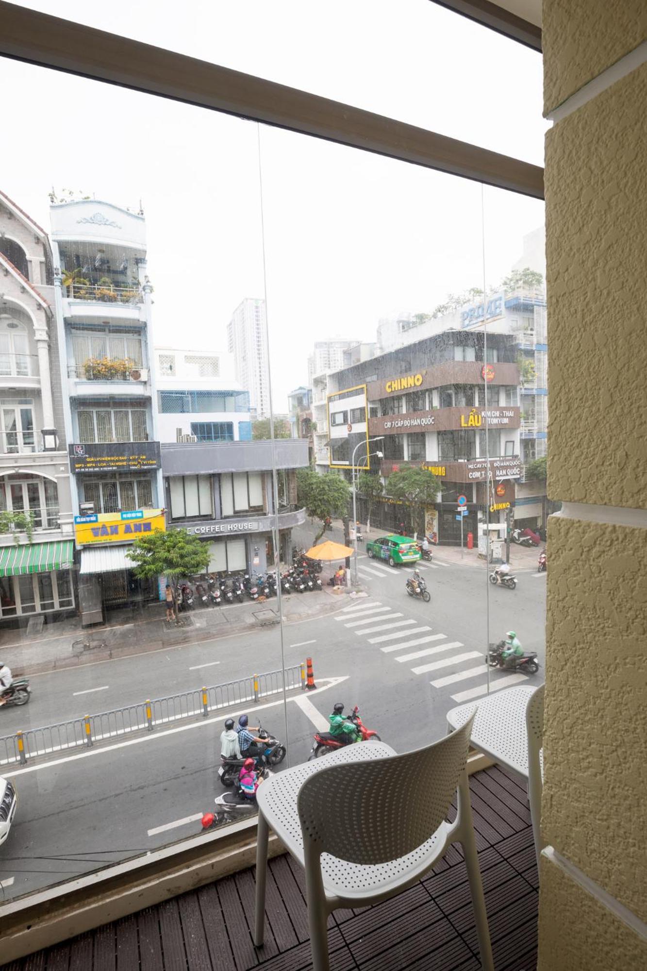Hostel Saigon Authentic Alley - Daily Walking Morning Tour, Free Breakfast, Gym & Rooftop Billiard Ho Chi Minh City