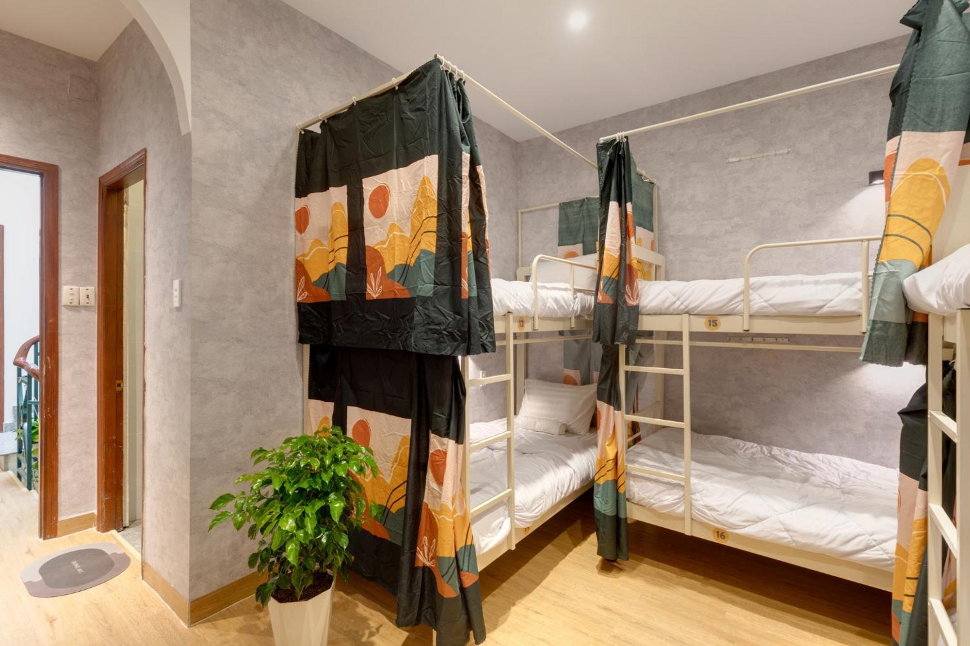 Saigon Authentic Alley - Daily Walking Morning Tour, Free Breakfast, Gym & Rooftop Billiard Hostel