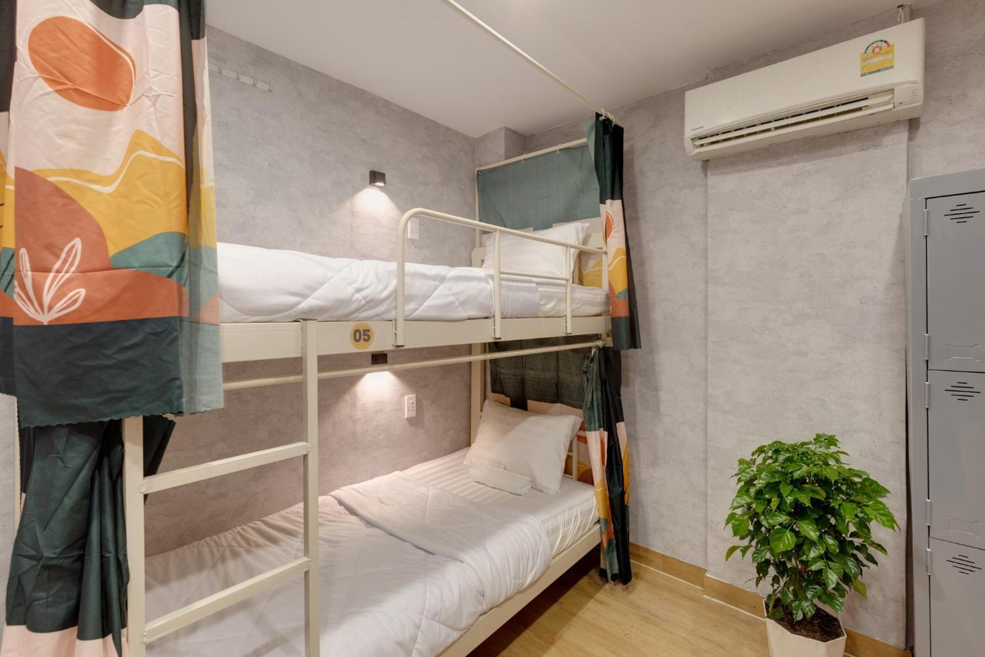 Saigon Authentic Alley - Daily Walking Morning Tour, Free Breakfast, Gym & Rooftop Billiard Hostel *