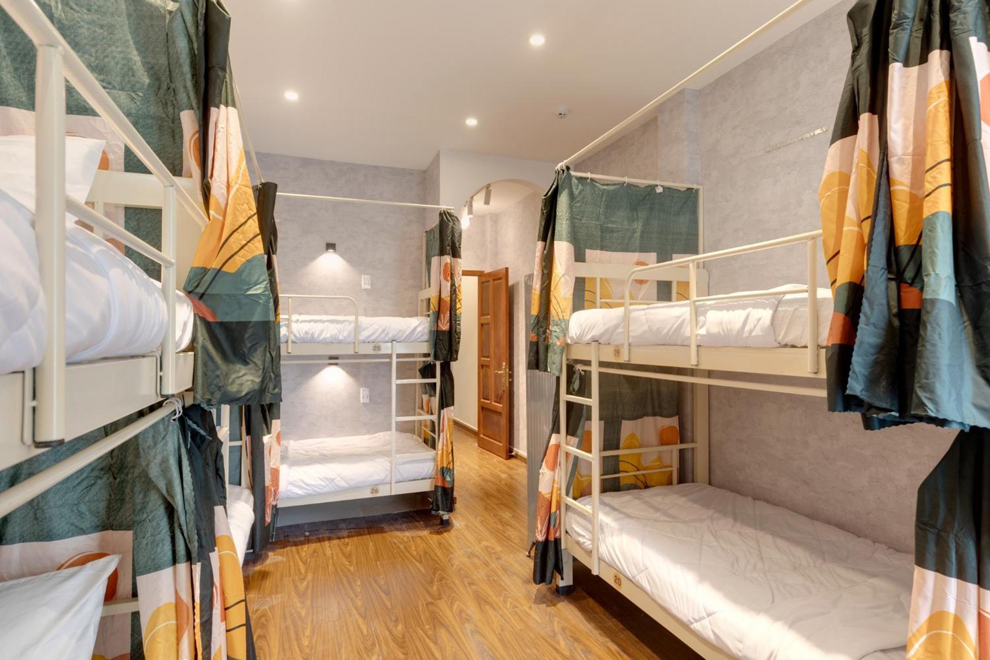 Hostel Saigon Authentic Alley - Daily Walking Morning Tour, Free Breakfast, Gym & Rooftop Billiard Ho Chi Minh City