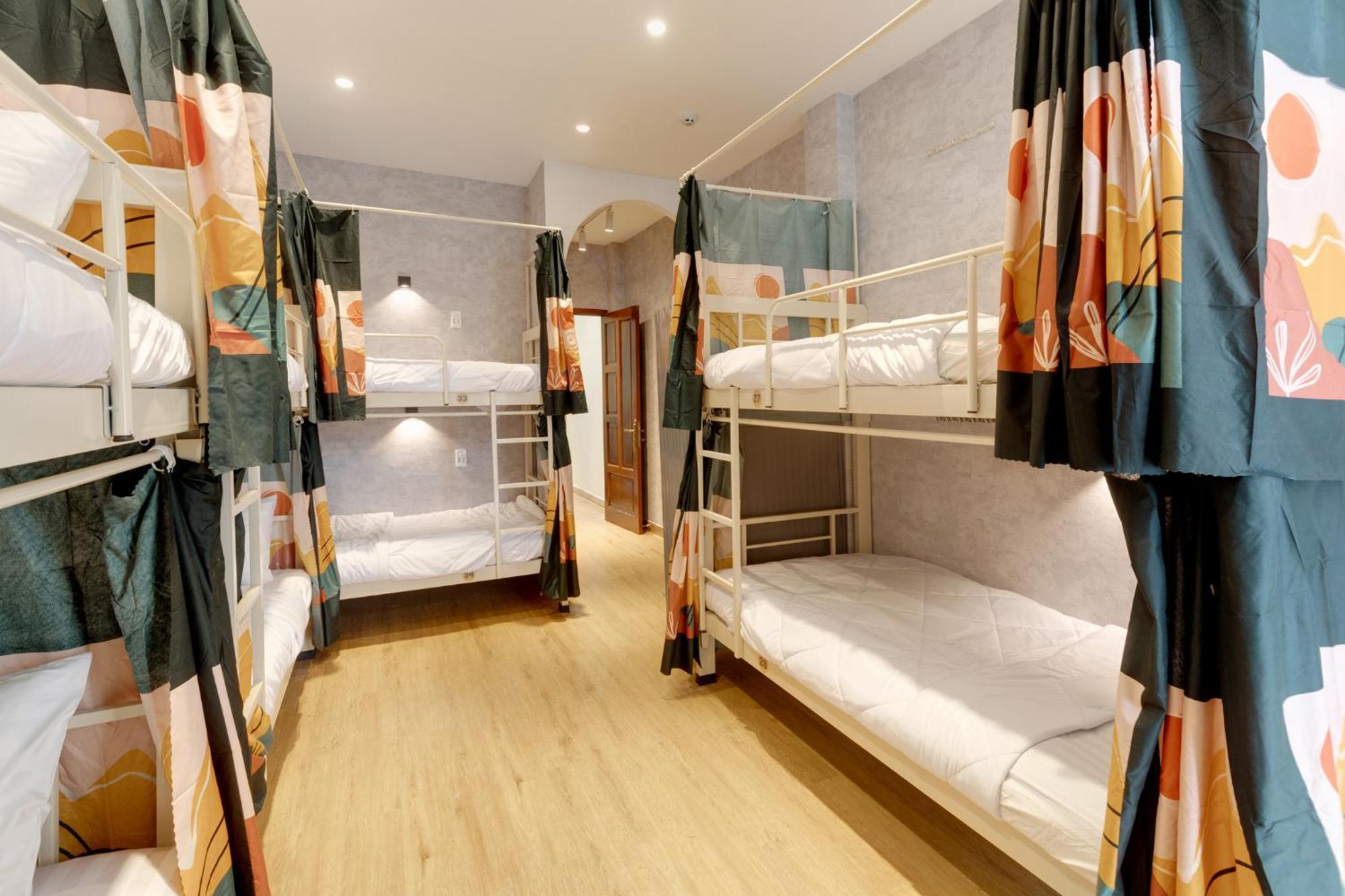 Saigon Authentic Alley - Daily Walking Morning Tour, Free Breakfast, Gym & Rooftop Billiard Hostel
