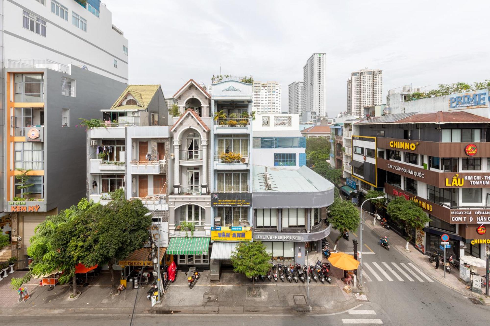 Saigon Authentic Alley - Daily Walking Morning Tour, Free Breakfast, Gym & Rooftop Billiard Hostel