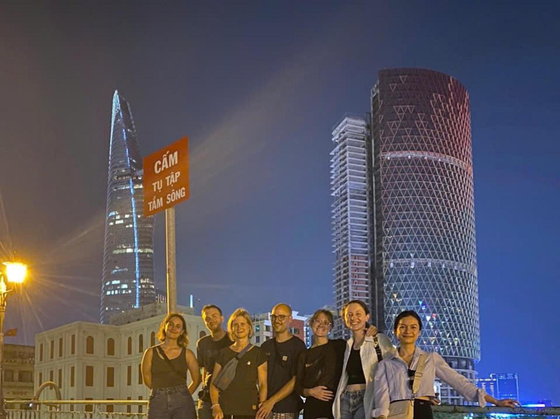 Hostel Saigon Authentic Alley - Daily Walking Morning Tour, Free Breakfast, Gym & Rooftop Billiard