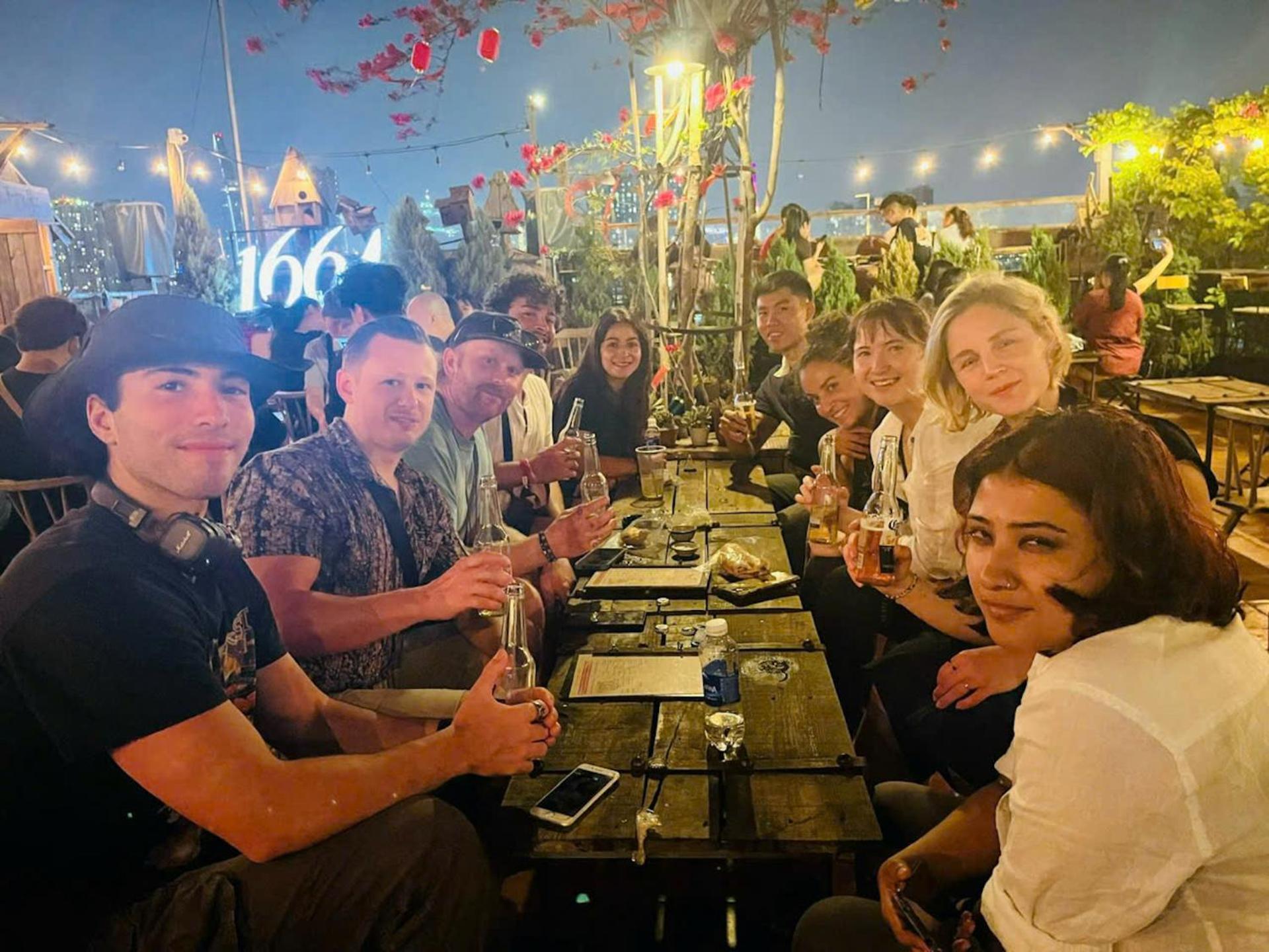 Hostel Saigon Authentic Alley - Daily Walking Morning Tour, Free Breakfast, Gym & Rooftop Billiard *