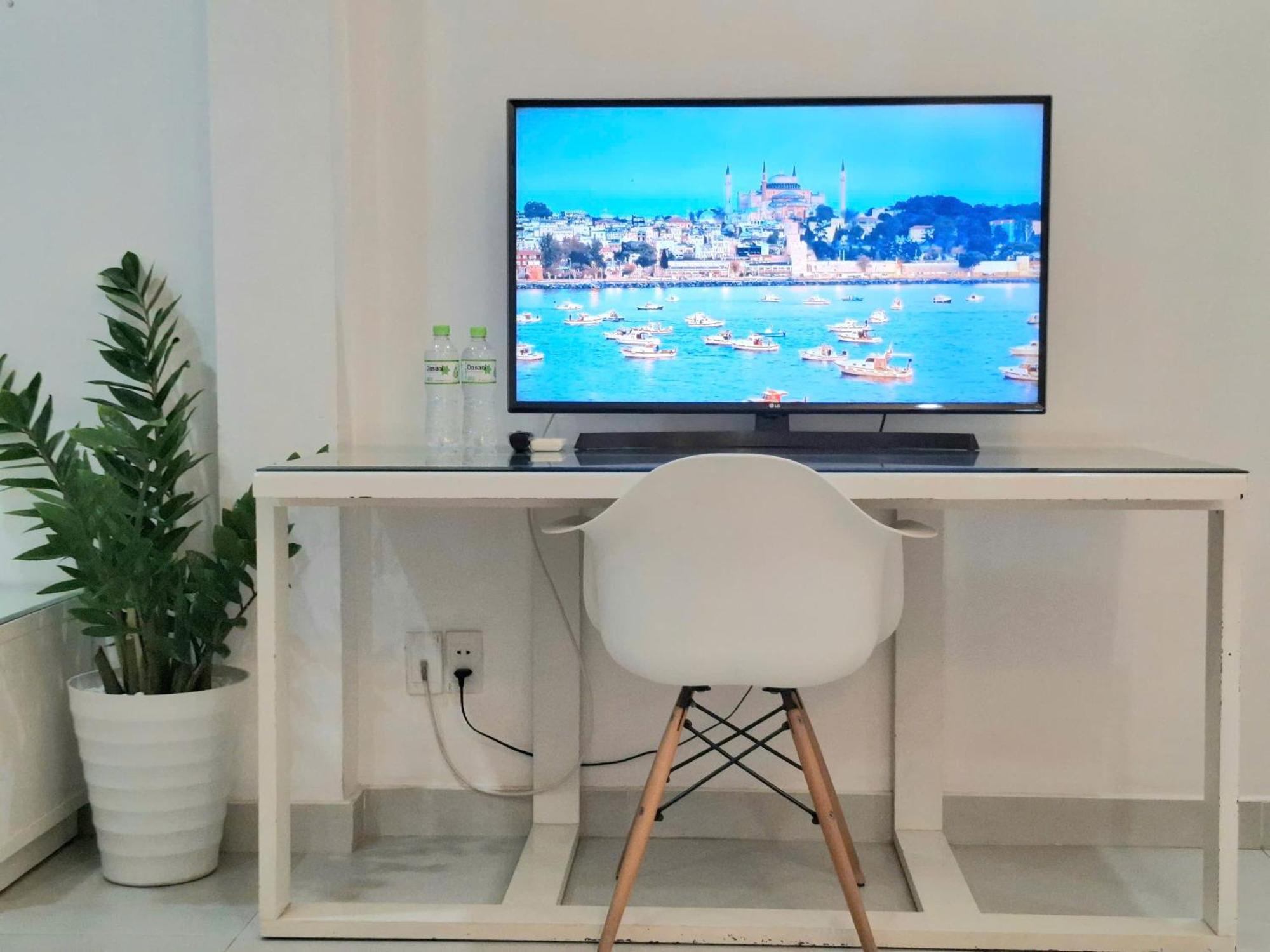 Eco Saigon Apartment *