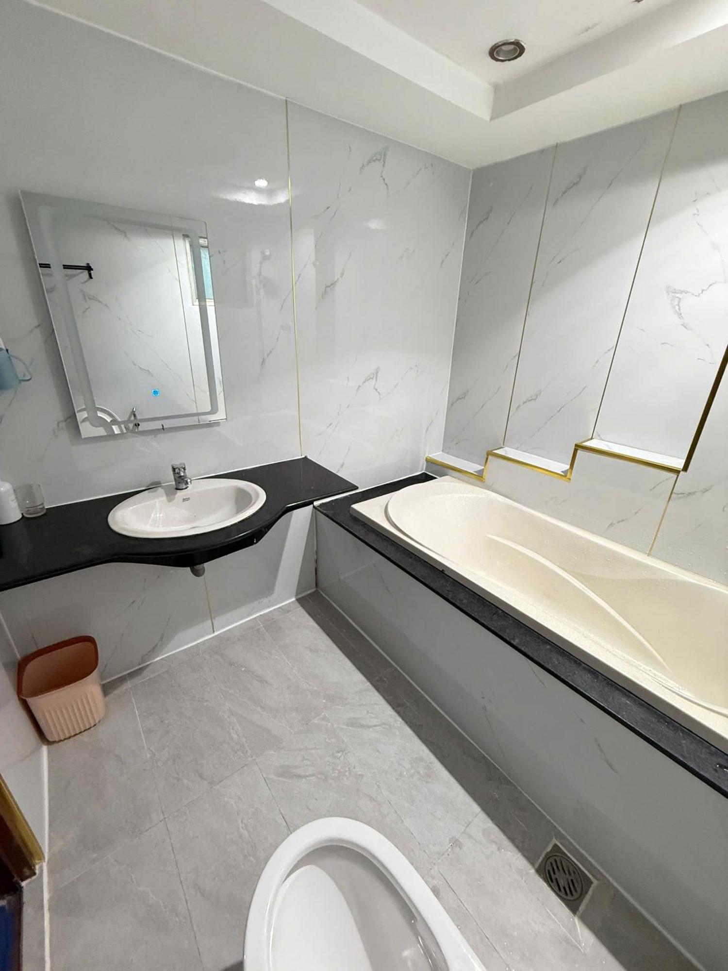 Gia Bao - 234/3 Bach Dang, Q.binh Thanh - By Bay Luxury Apartment *