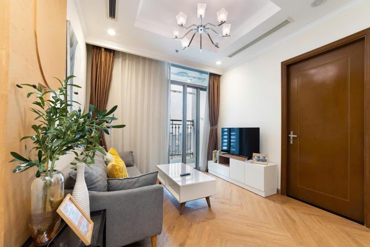 The Landmark Luxury - *