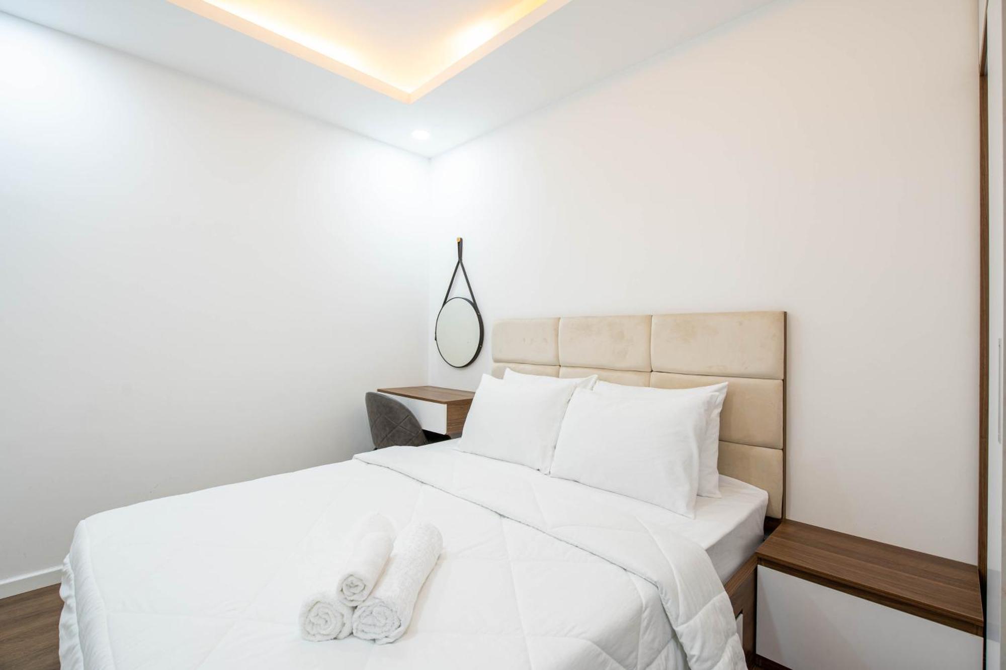 Luxstay Tan Son Nhat Airport Sky Center Apartment *
