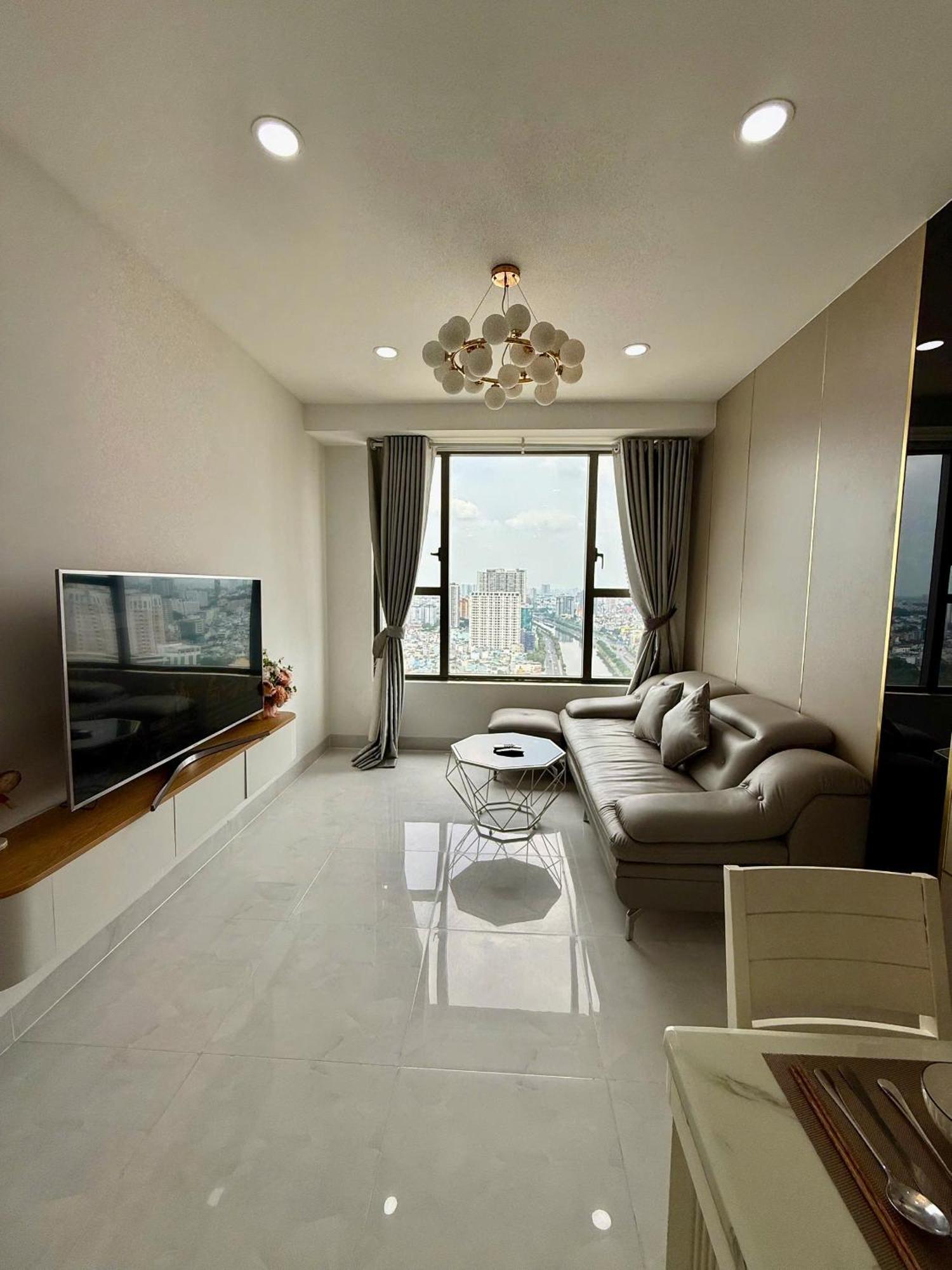 Apartment Service By Me In River Gate Building *