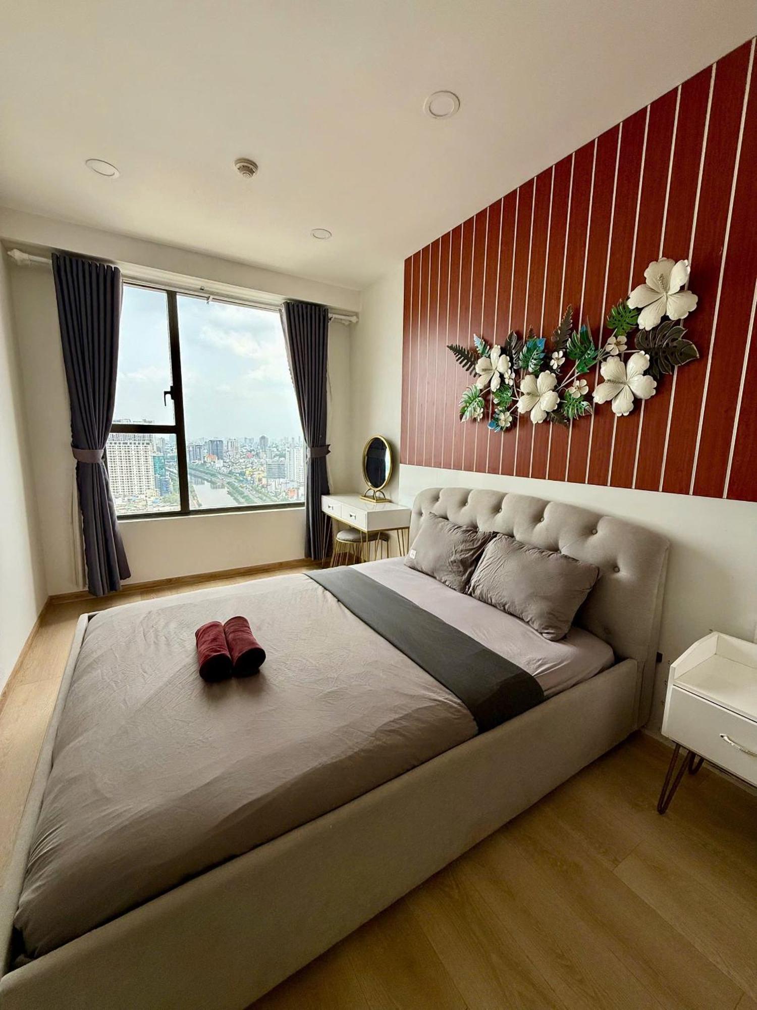 Apartment Service By Me In River Gate Building *