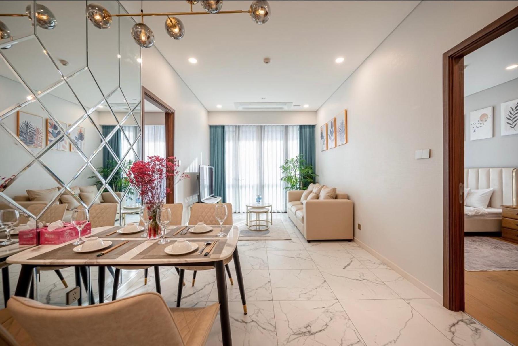 Apartment Metropole Hall River & Views Right In Heart Of The