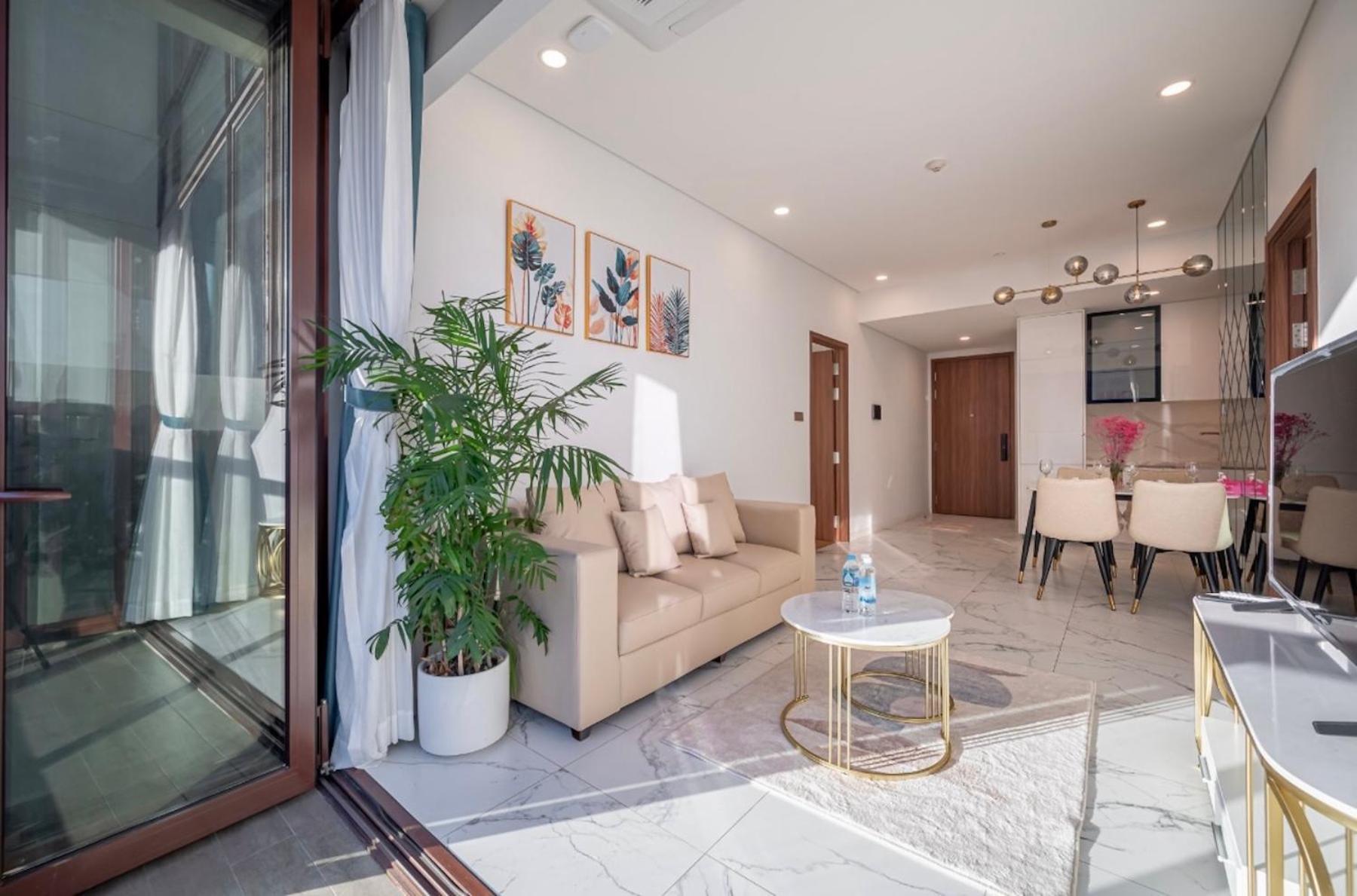 Metropole Hall River & Views Right In Heart Of The Ho Chi Minh City