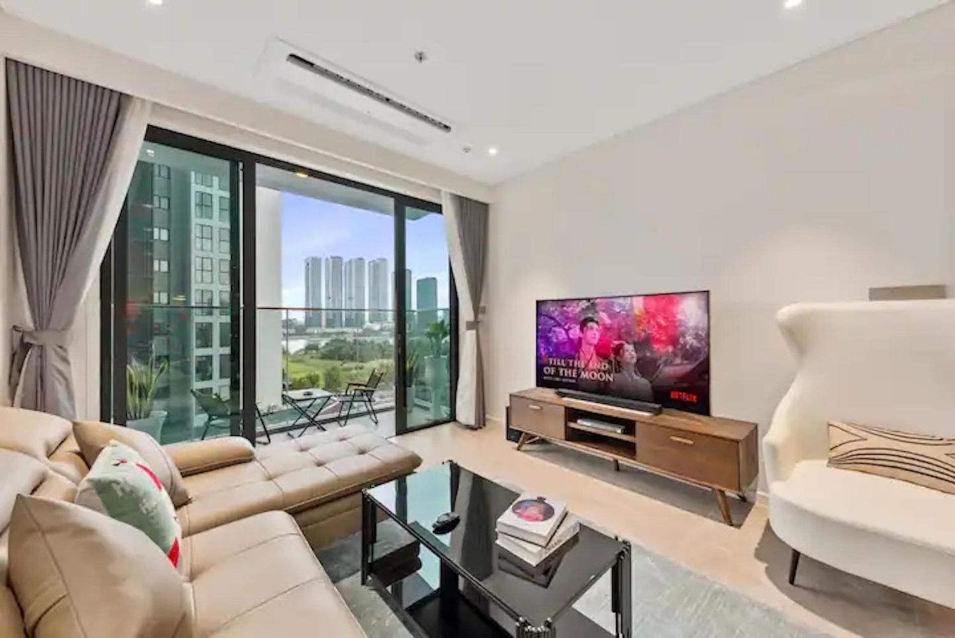 Apartment Metropole Hall River & Views Right In Heart Of The Ho Chi Minh City