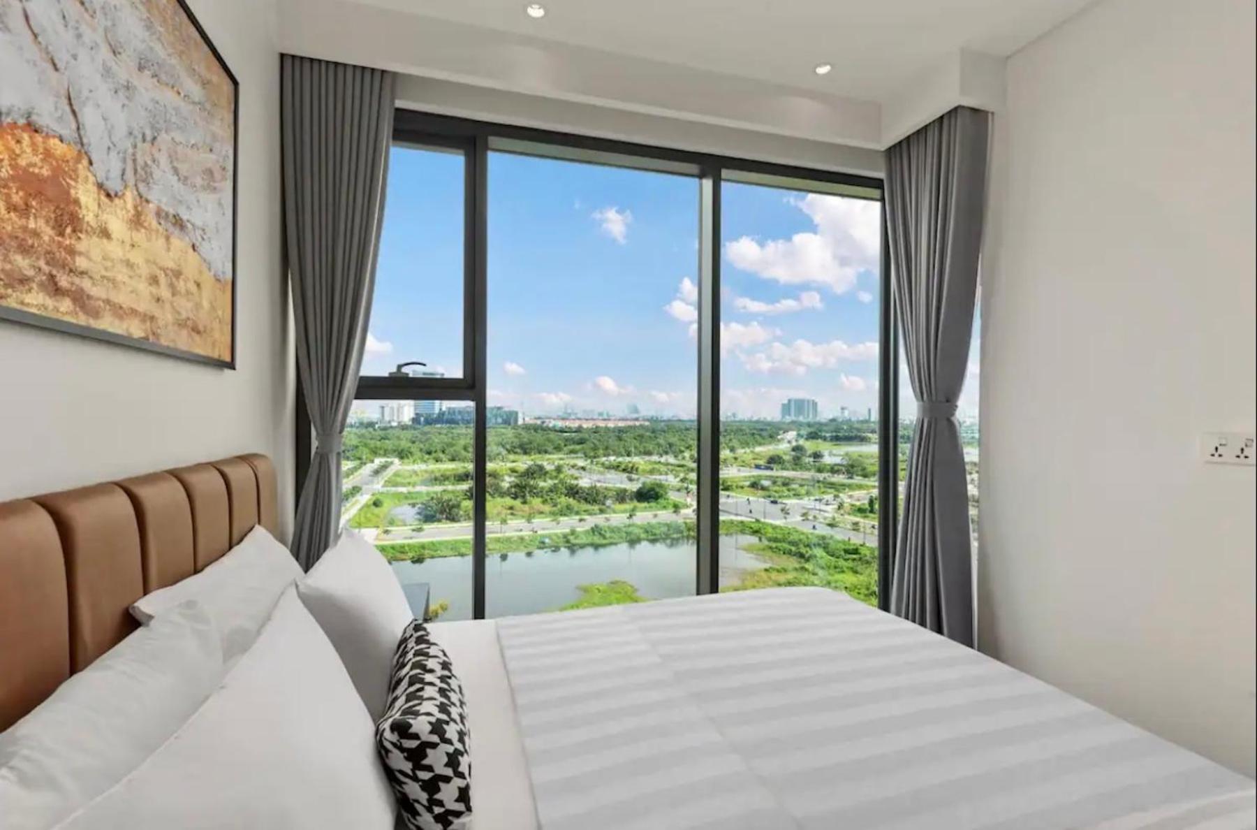 Apartment Metropole Hall River & Views Right In Heart Of The *
