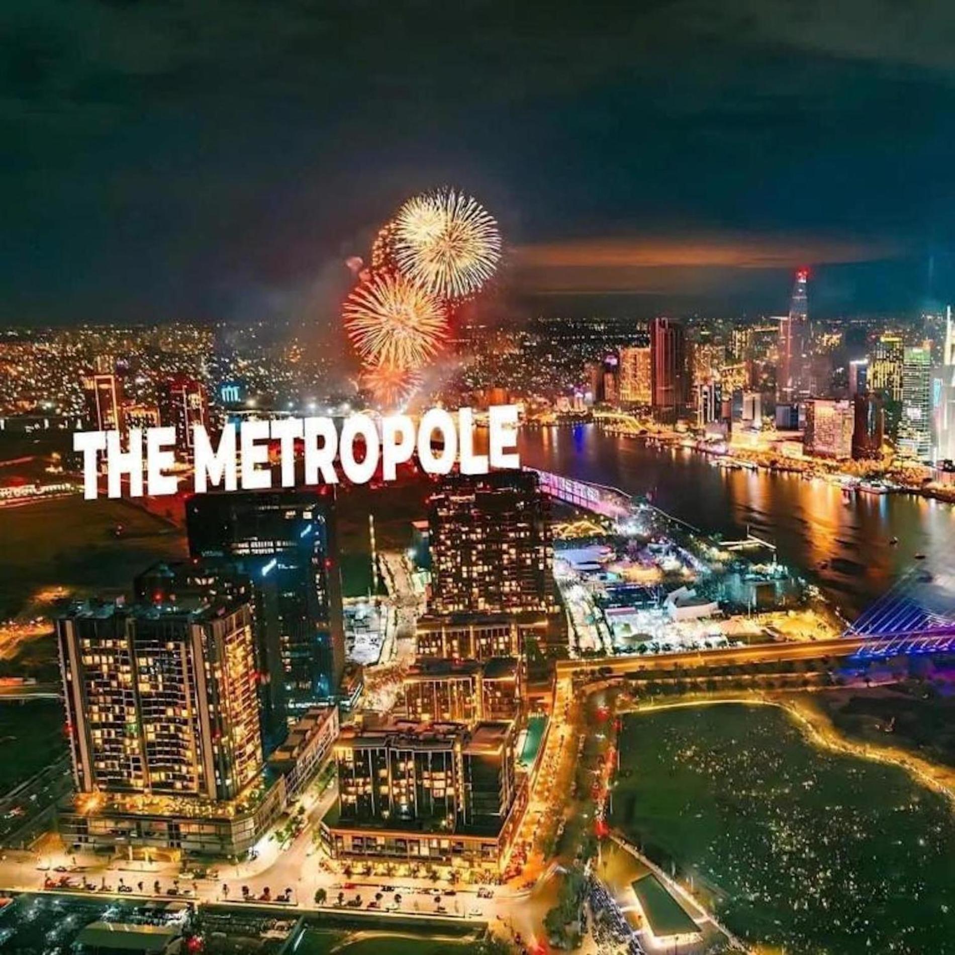 Metropole Hall River & Views Right In Heart Of The