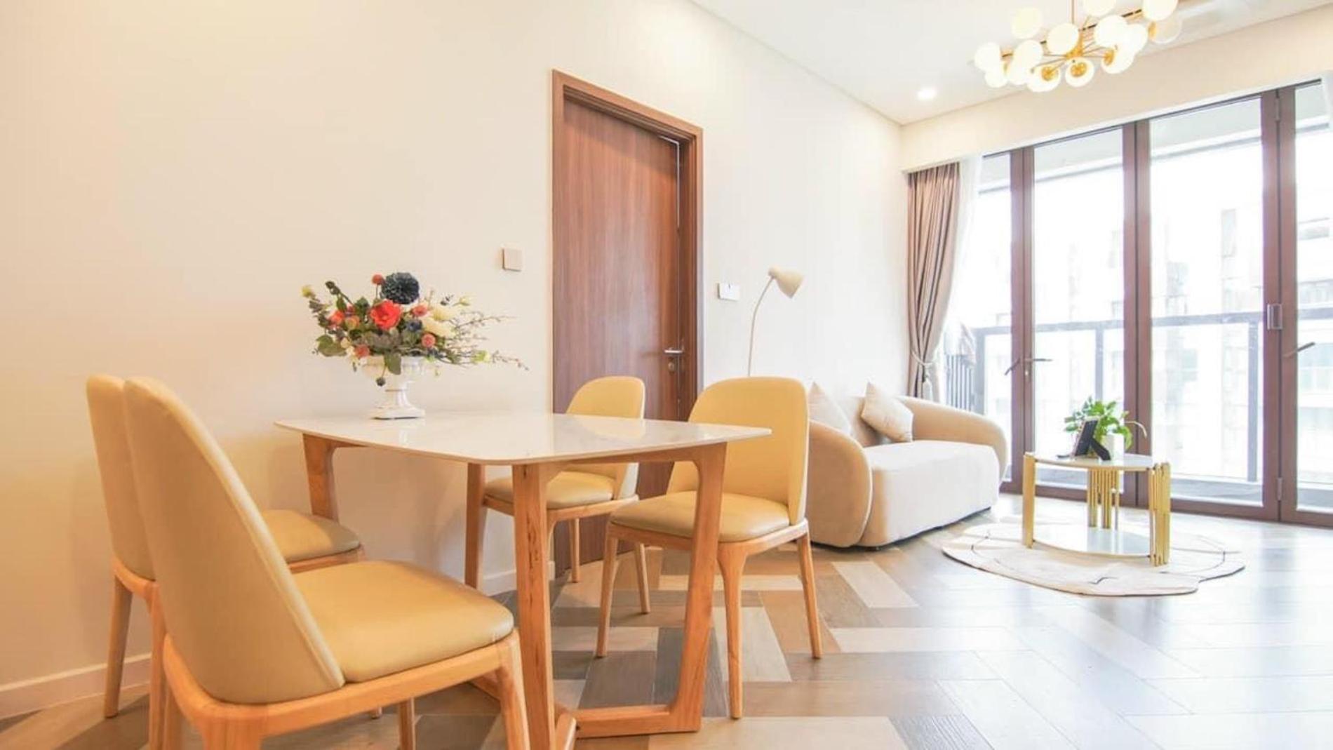 Apartment Metropole Hall River & Views Right In Heart Of The